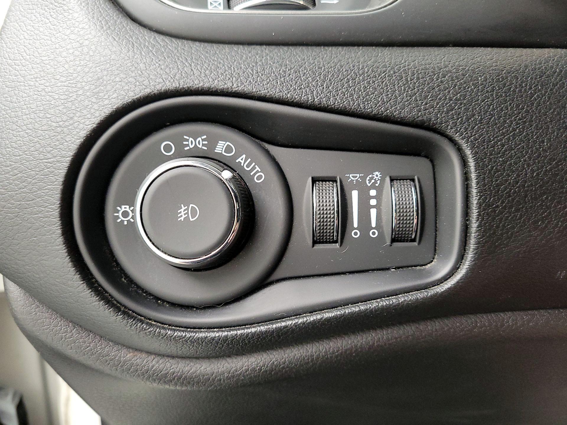Thumbnail: 2020 Jeep Renegade - 13