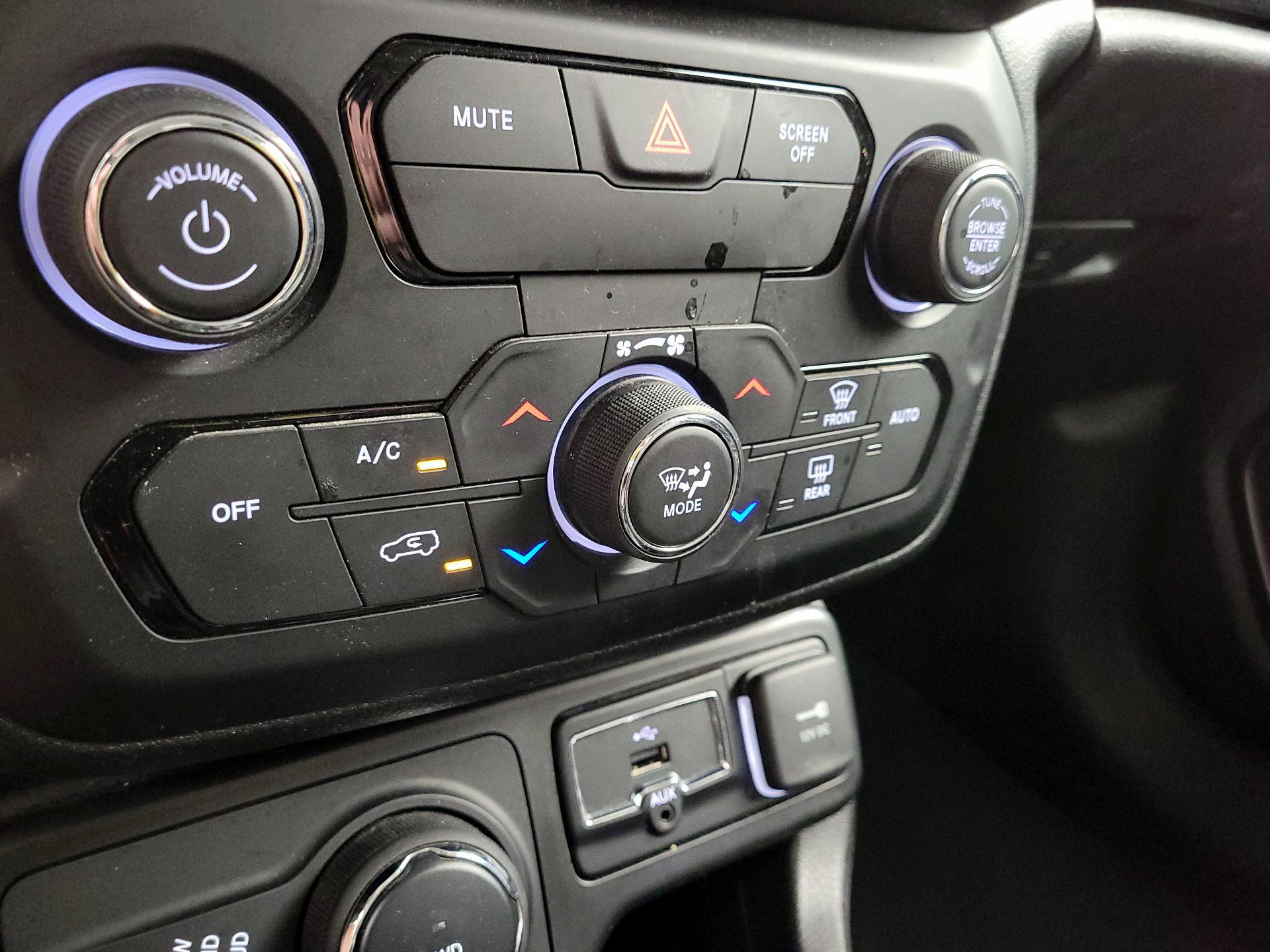 Thumbnail: 2020 Jeep Renegade - 16