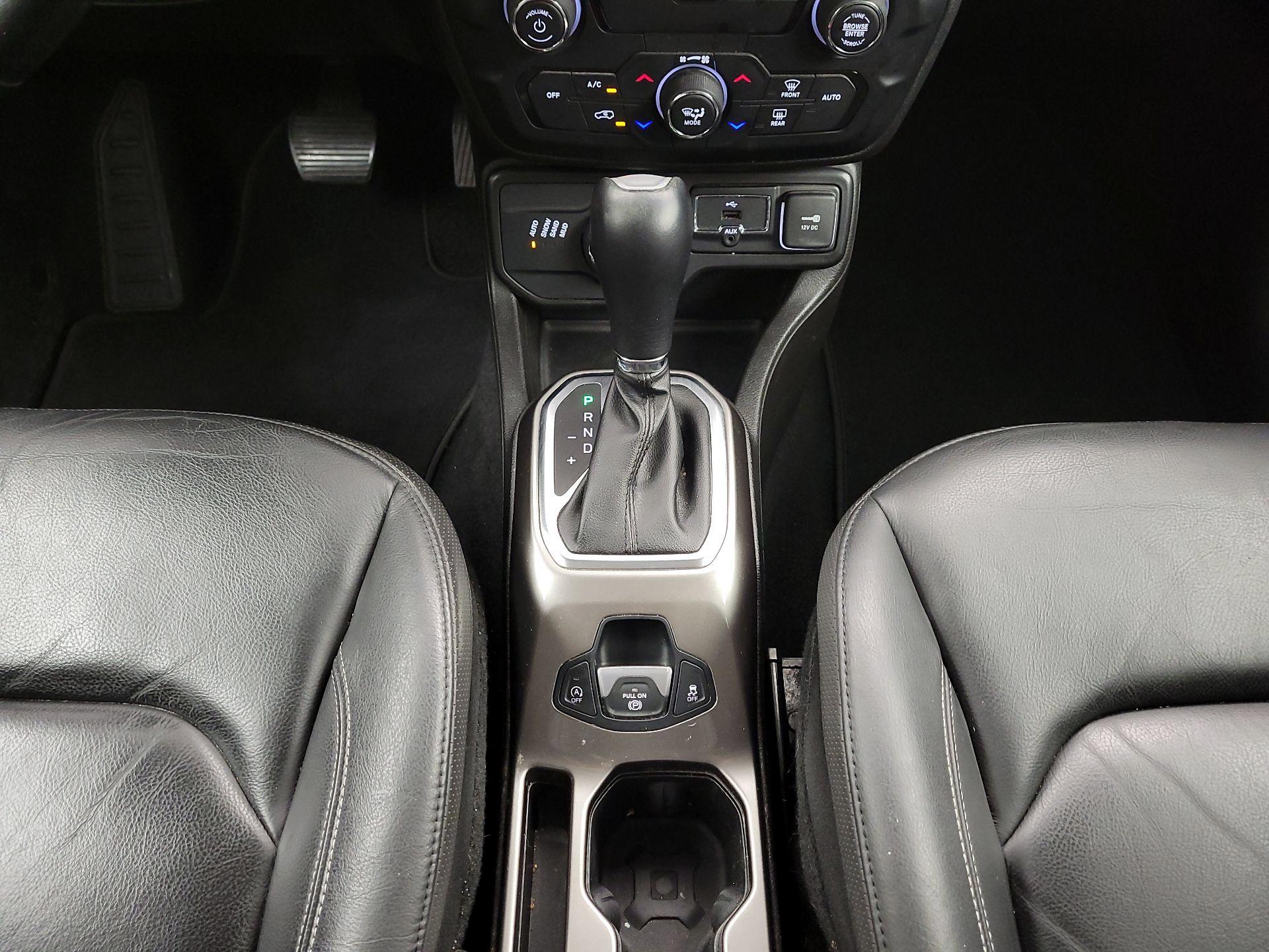 Thumbnail: 2020 Jeep Renegade - 17