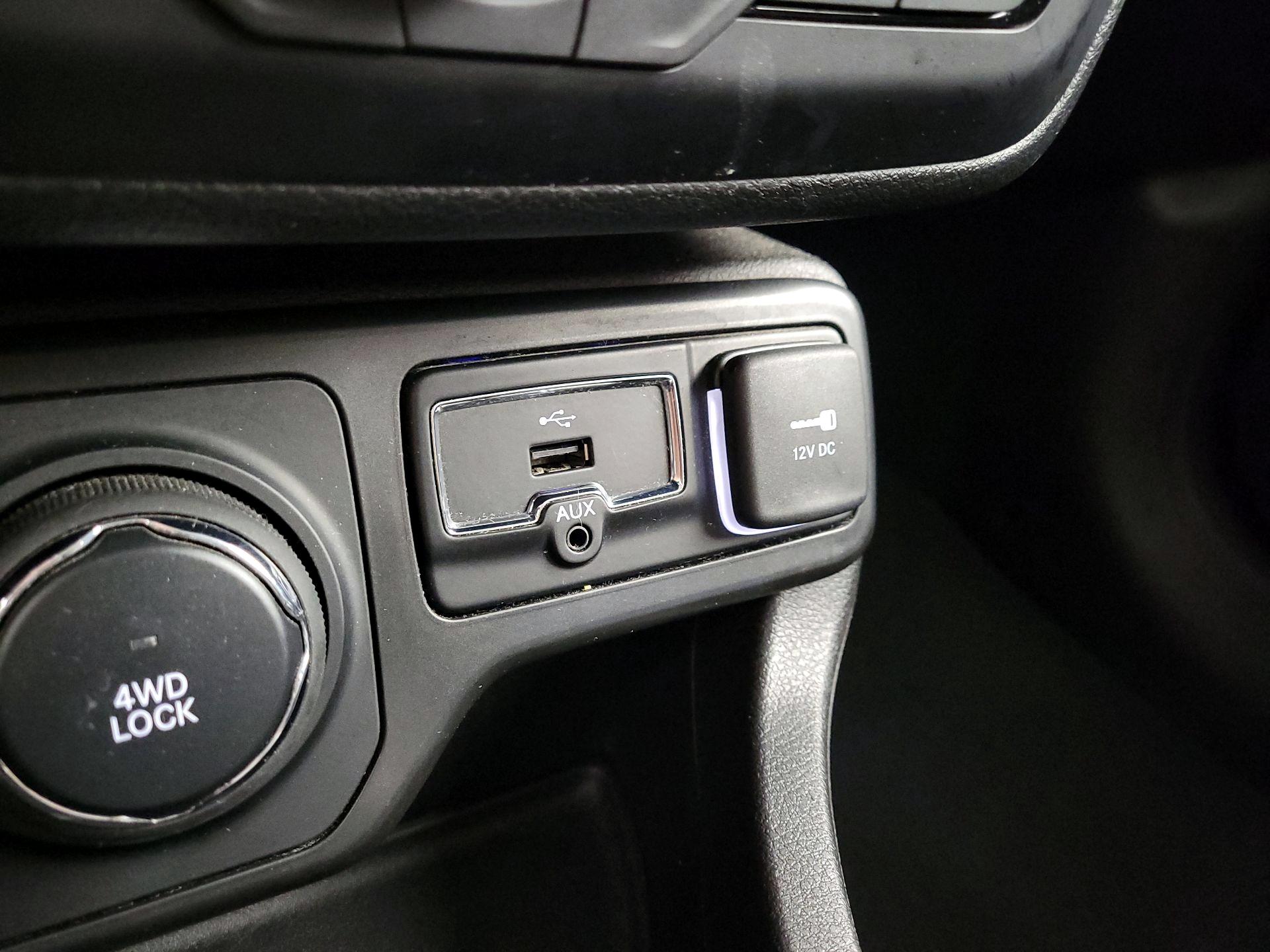 Thumbnail: 2020 Jeep Renegade - 18
