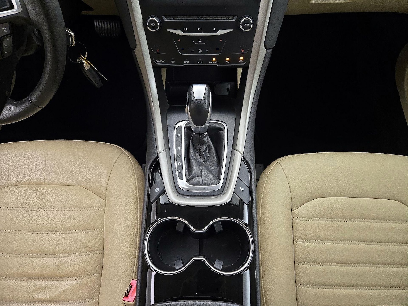 2014 Ford Fusion SE Hybrid - Photo 17