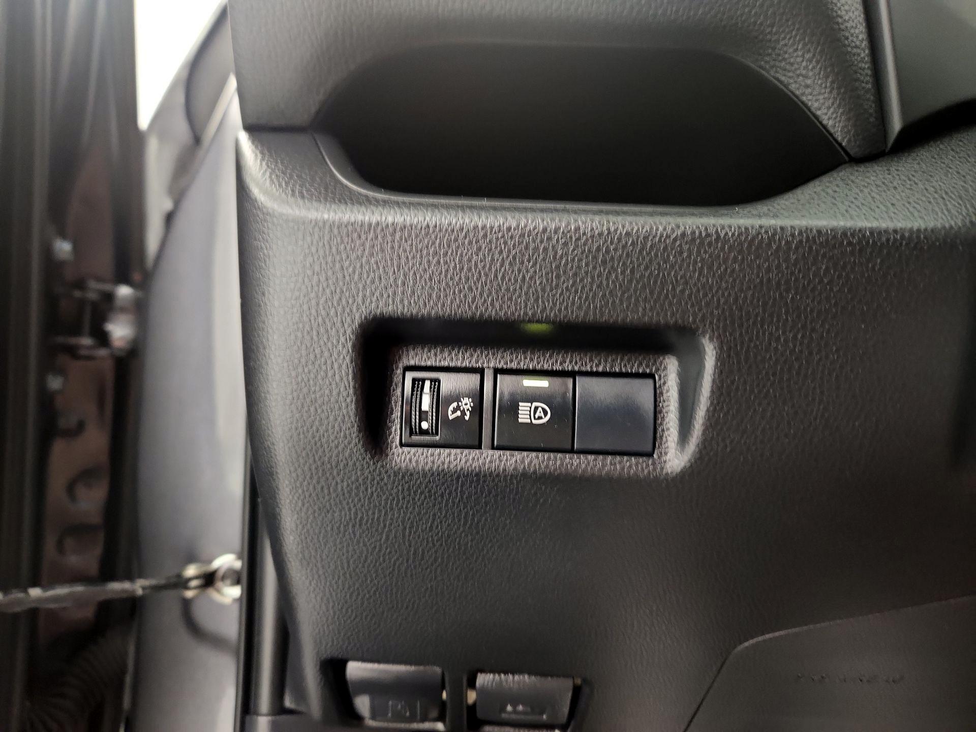 Thumbnail: 2019 Toyota RAV4 - 13