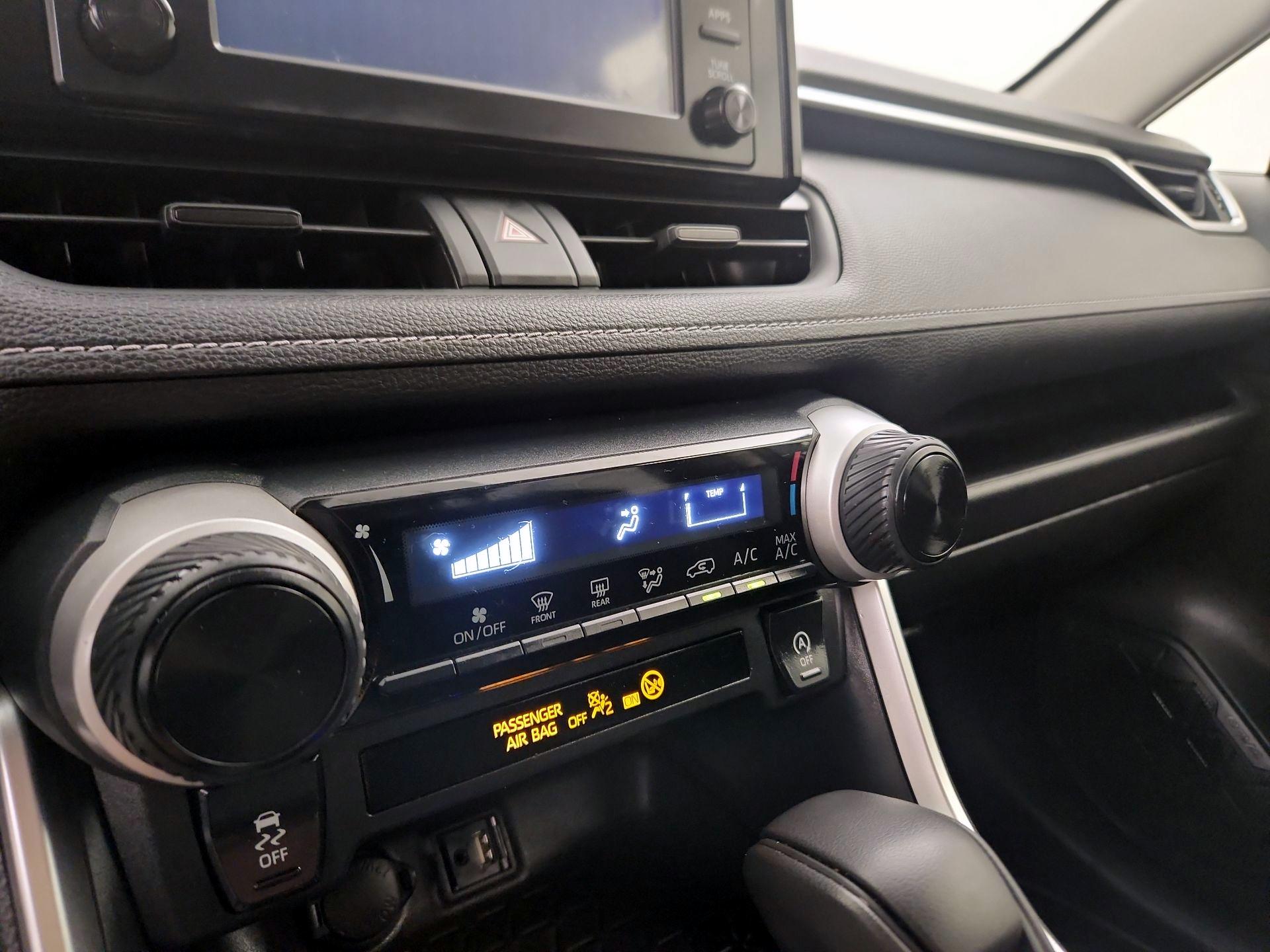 Thumbnail: 2019 Toyota RAV4 - 16