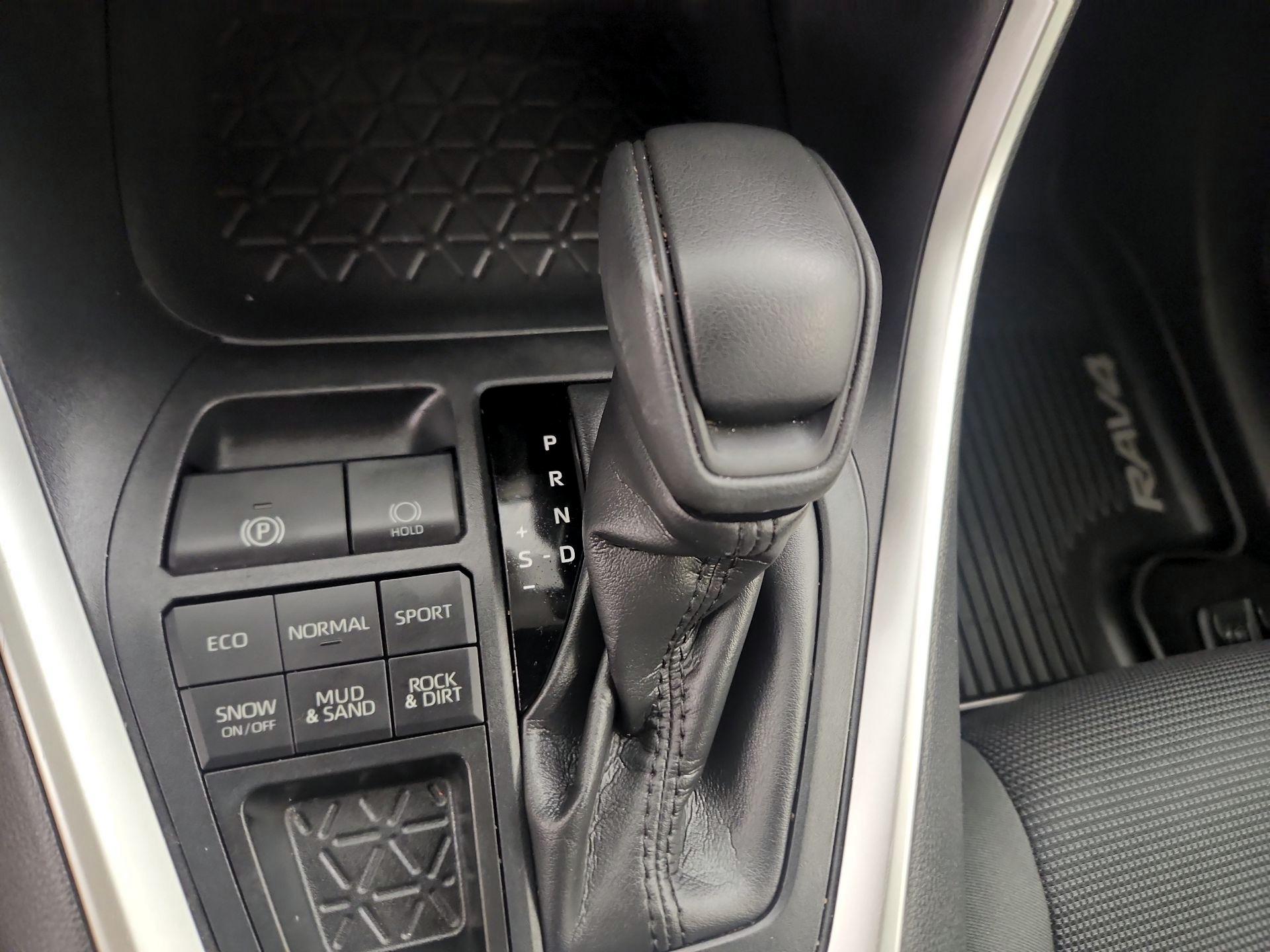 Thumbnail: 2019 Toyota RAV4 - 17