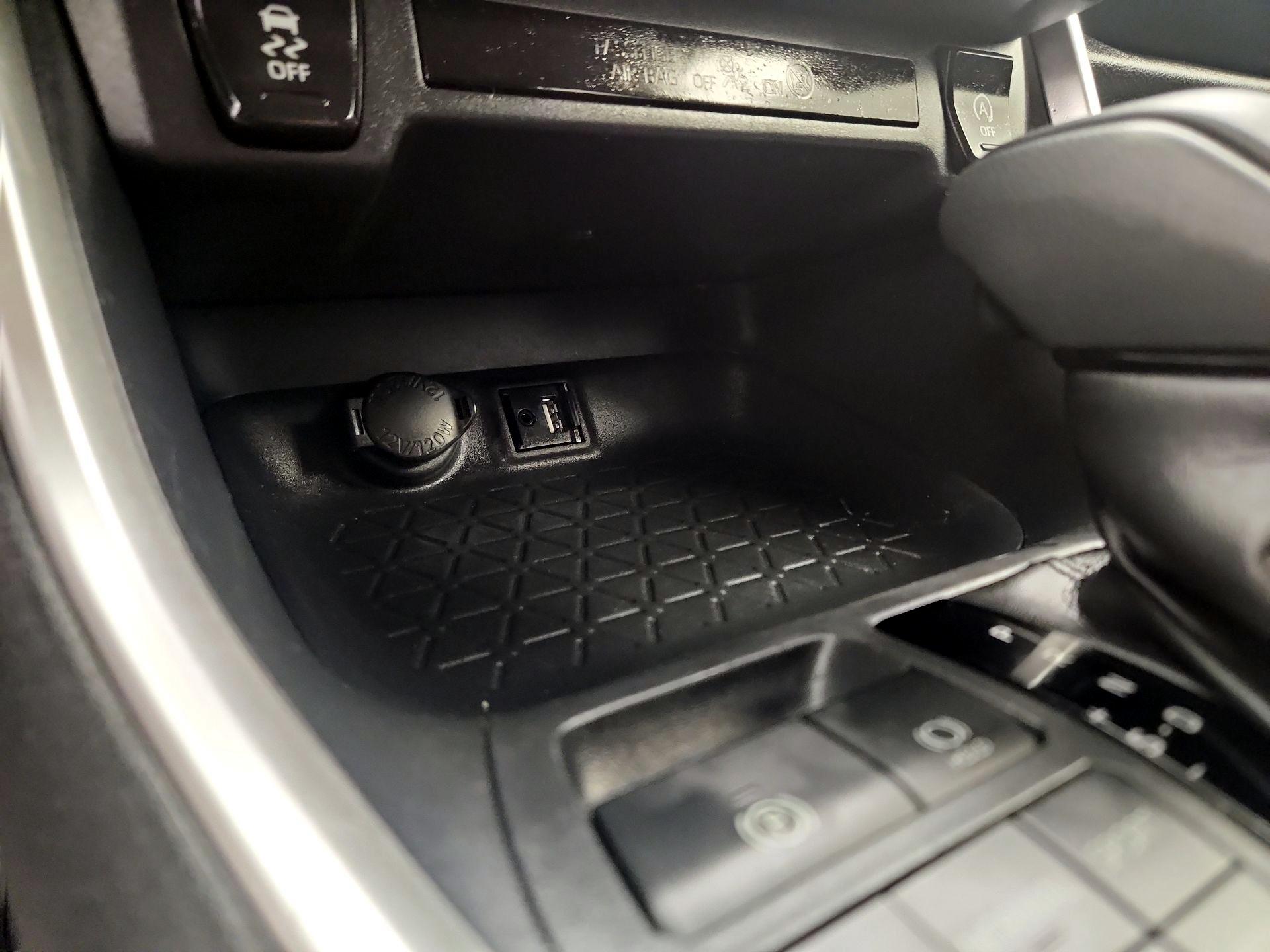 Thumbnail: 2019 Toyota RAV4 - 18