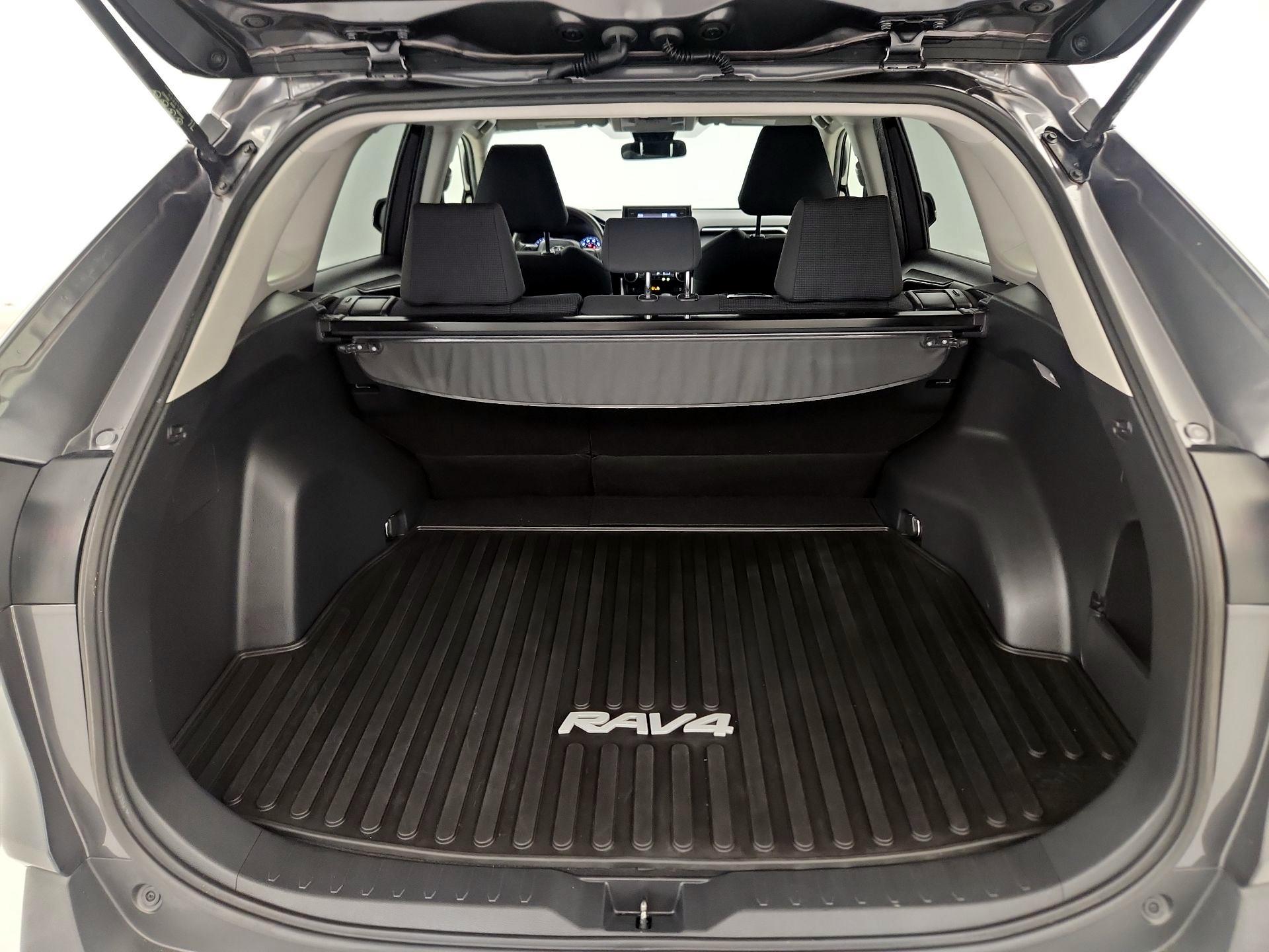 Thumbnail: 2019 Toyota RAV4 - 20