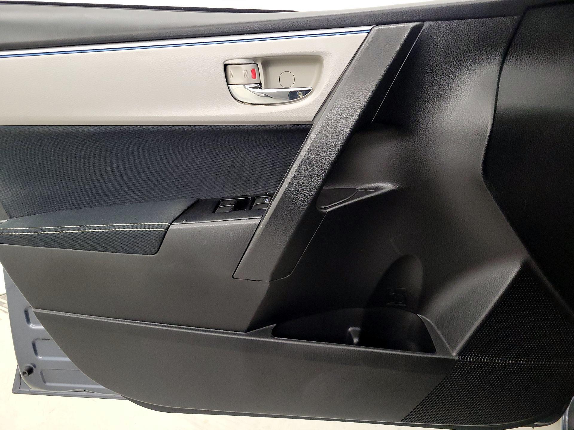 Thumbnail: 2015 Toyota Corolla - 12