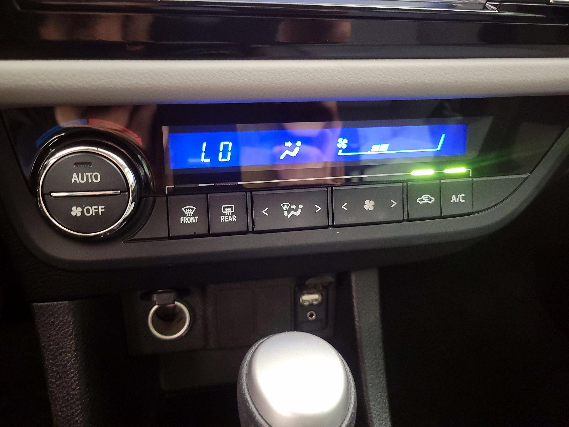 Thumbnail: 2015 Toyota Corolla - 16
