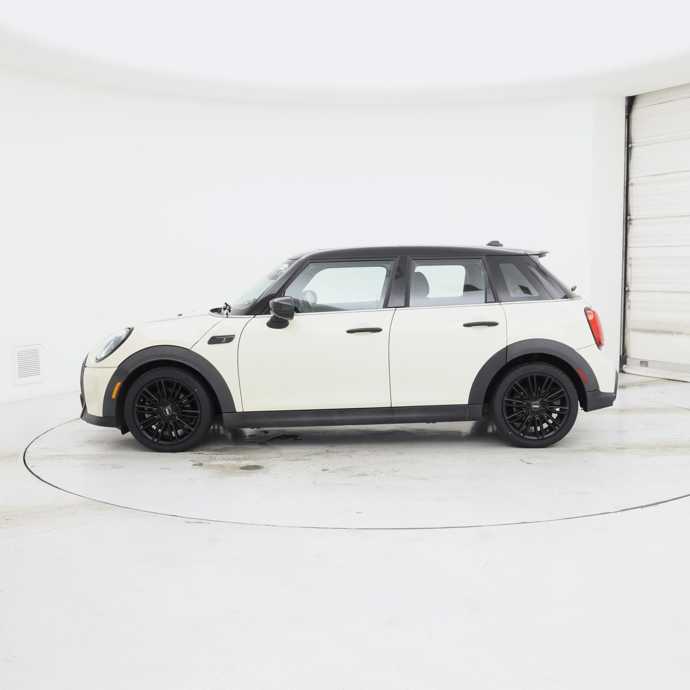 Thumbnail: 2022 MINI Cooper Hardtop - 3