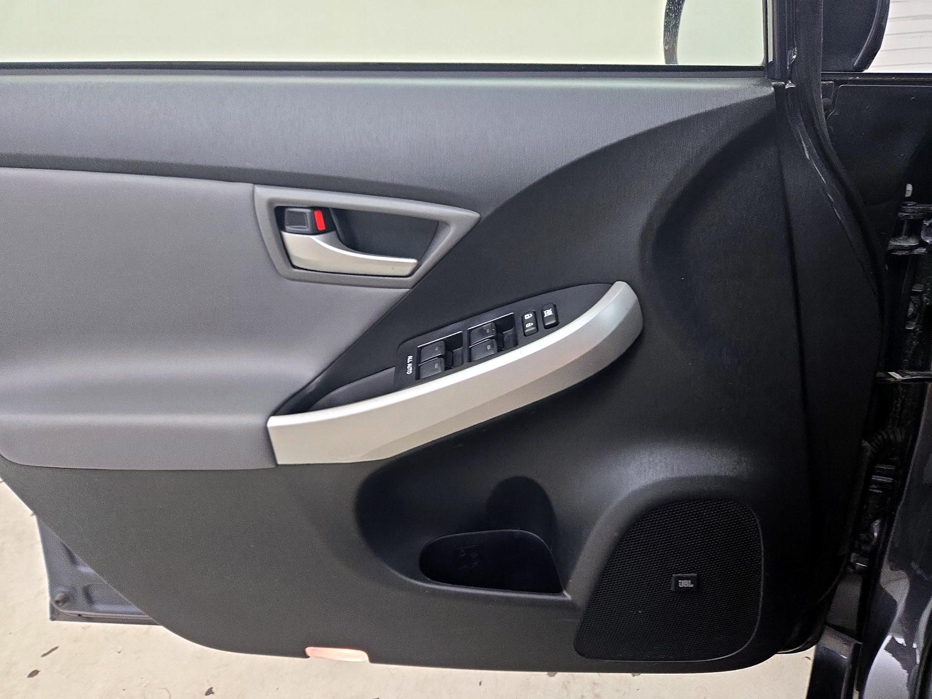 Thumbnail: 2015 Toyota Prius - 12