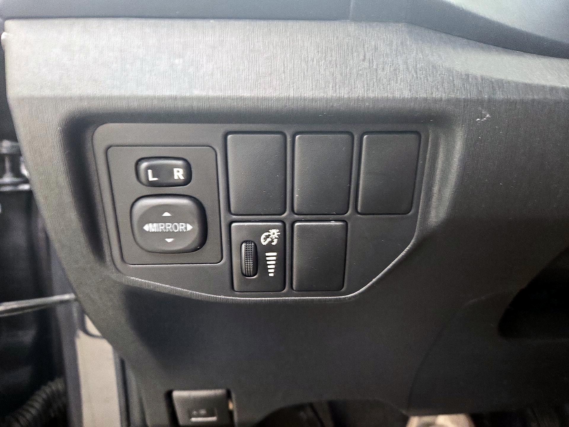 Thumbnail: 2015 Toyota Prius - 13