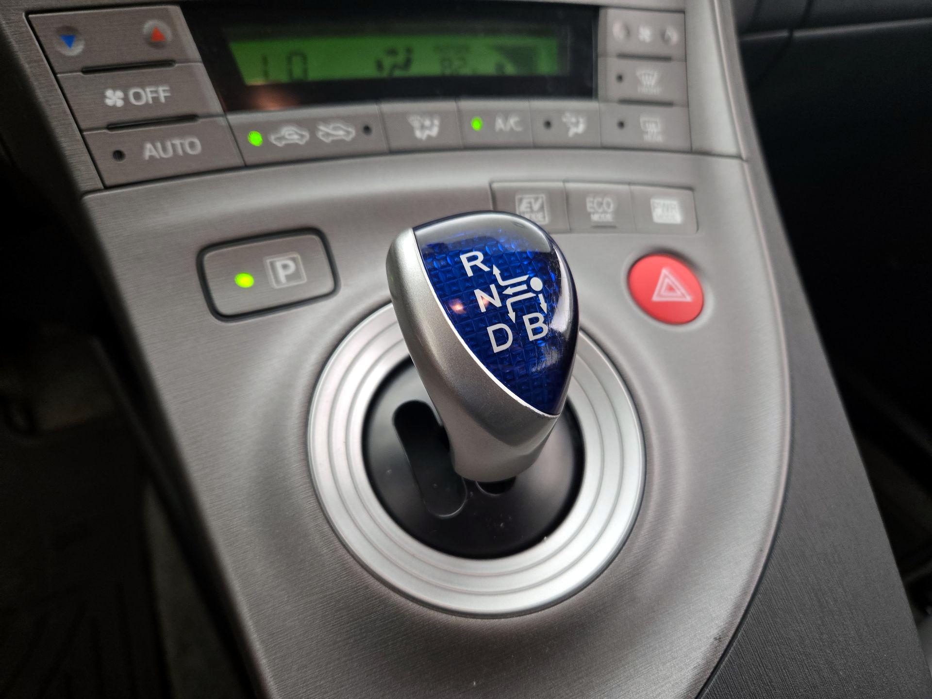 Thumbnail: 2015 Toyota Prius - 17
