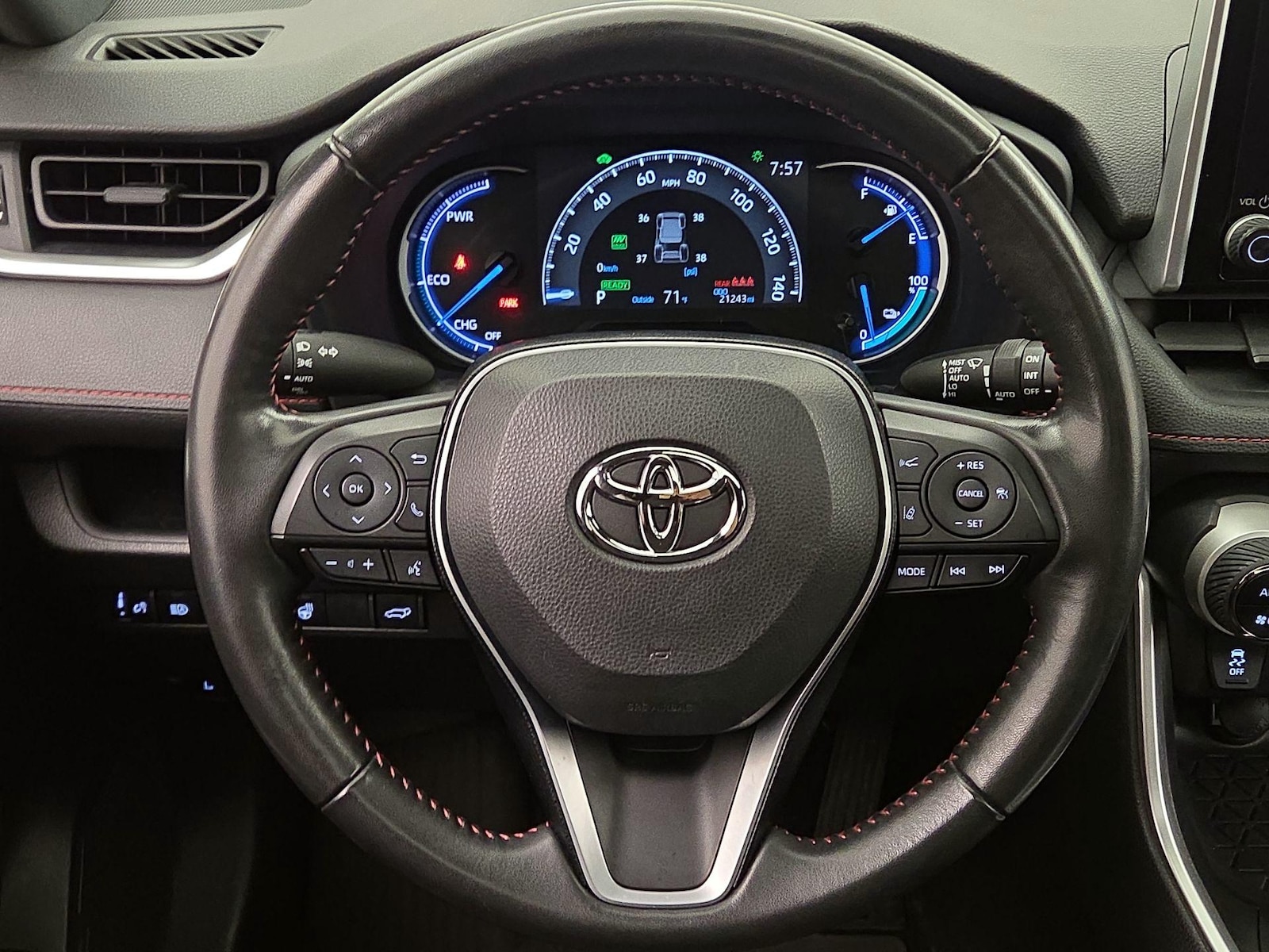 2023 Toyota RAV4 SE - Photo 11