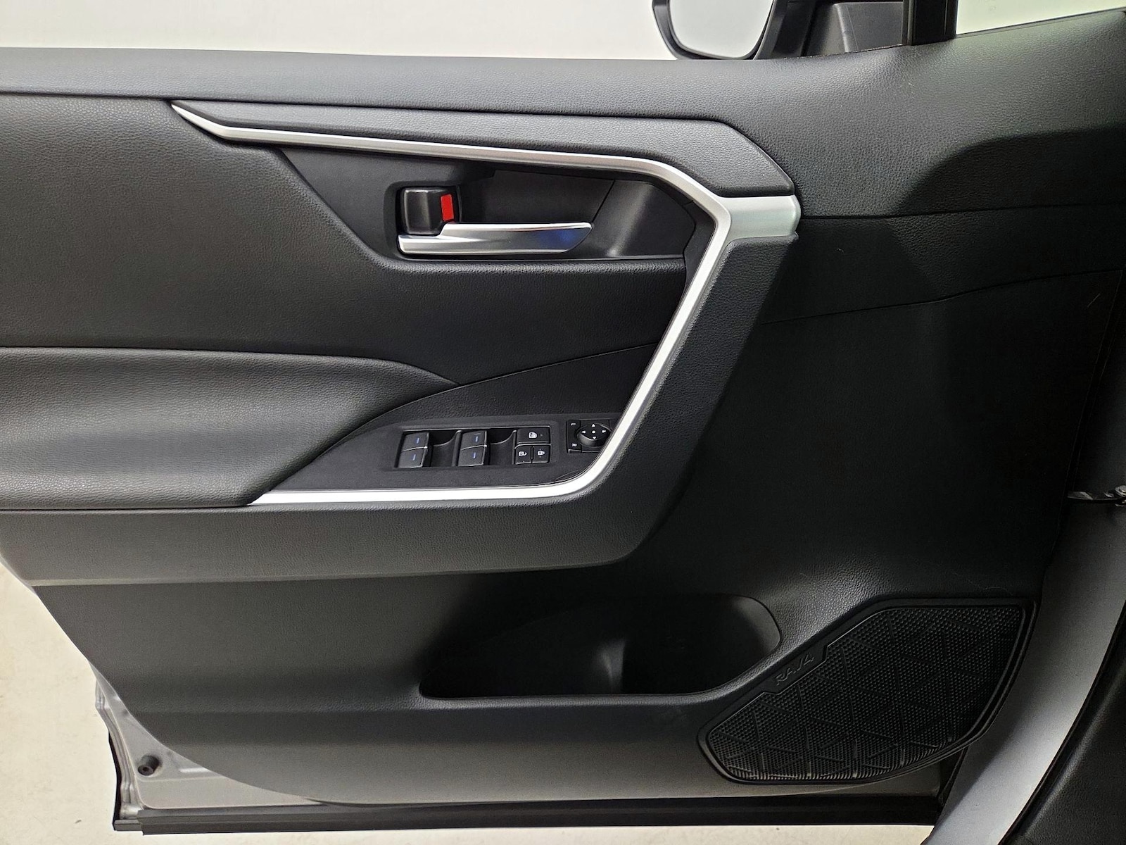 2023 Toyota RAV4 SE - Photo 13