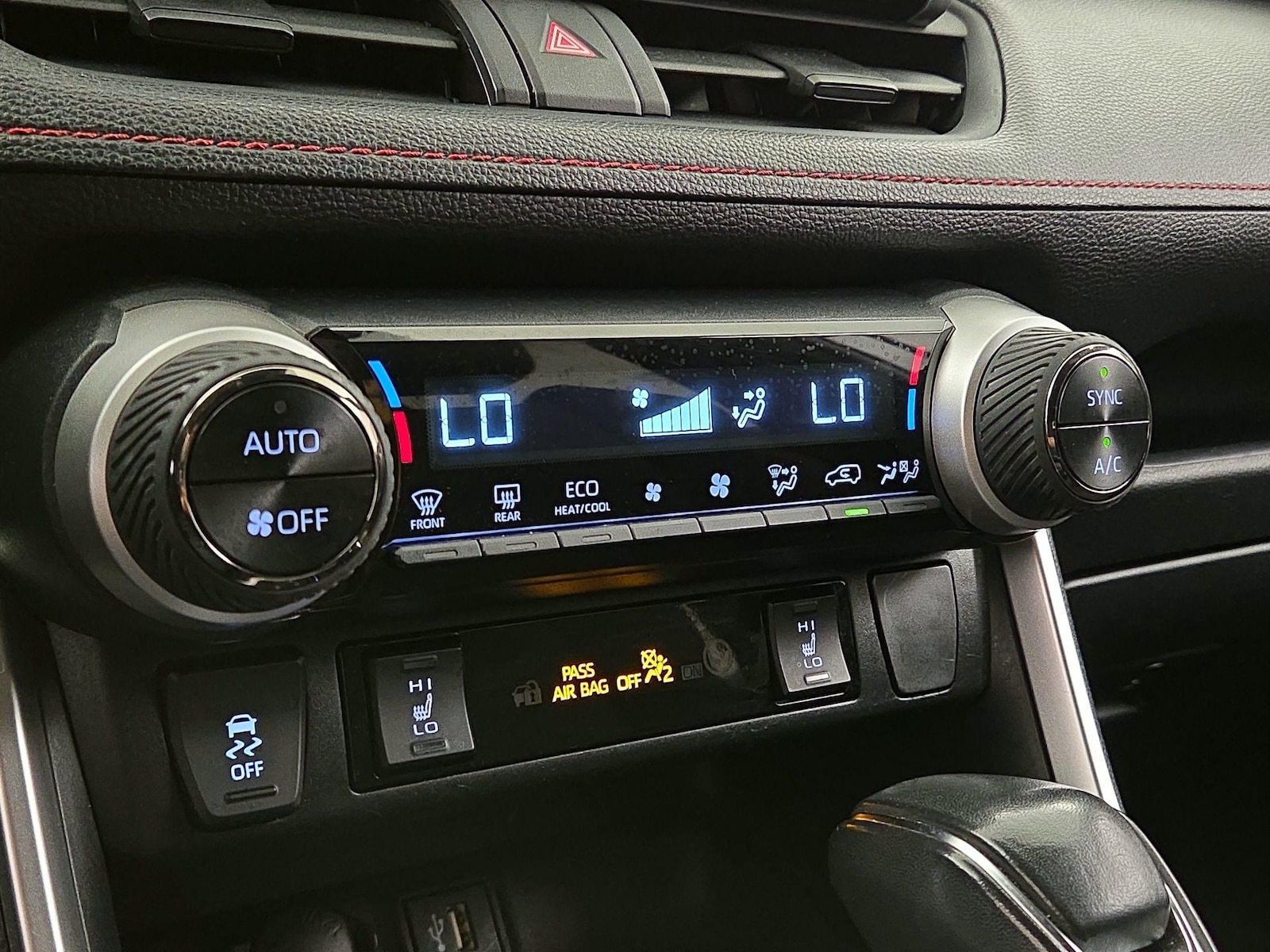 2023 Toyota RAV4 SE - Photo 17
