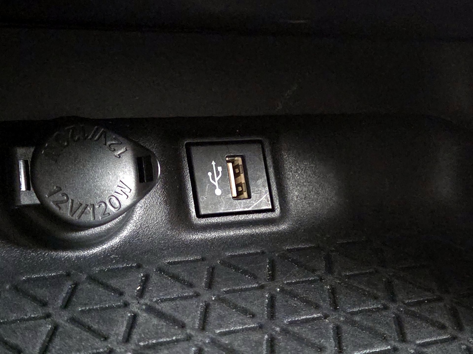 2023 Toyota RAV4 SE - Photo 19