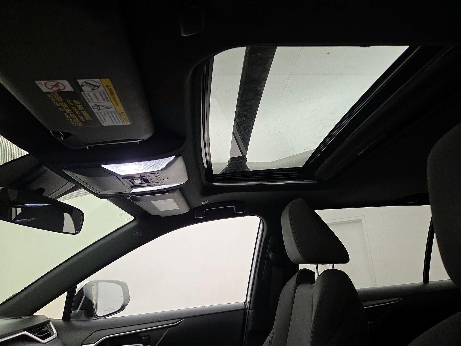 2023 Toyota RAV4 SE - Photo 20