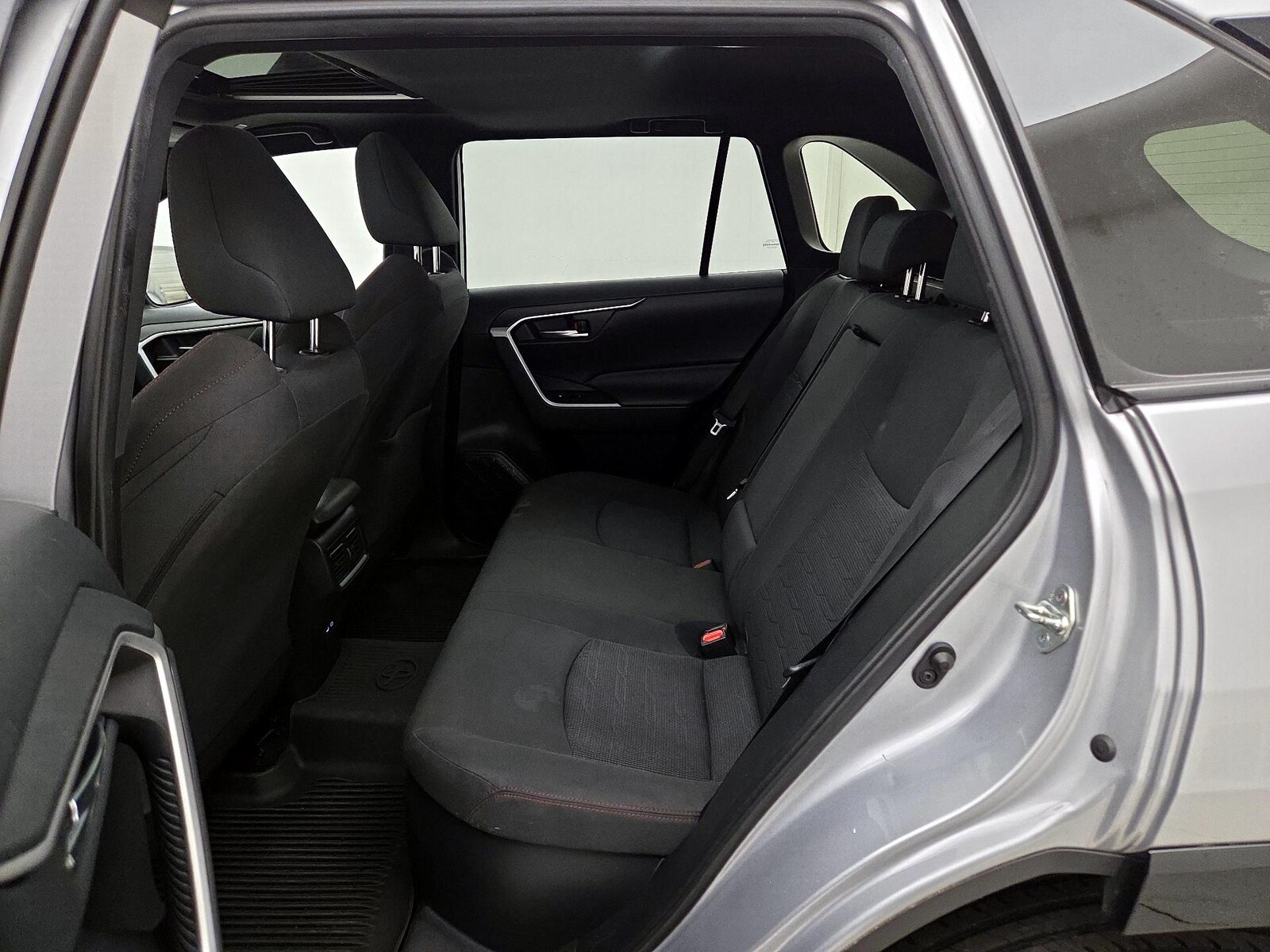 2023 Toyota RAV4 SE - Photo 21