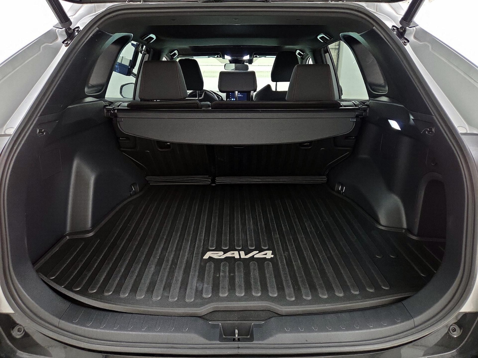 2023 Toyota RAV4 SE - Photo 22