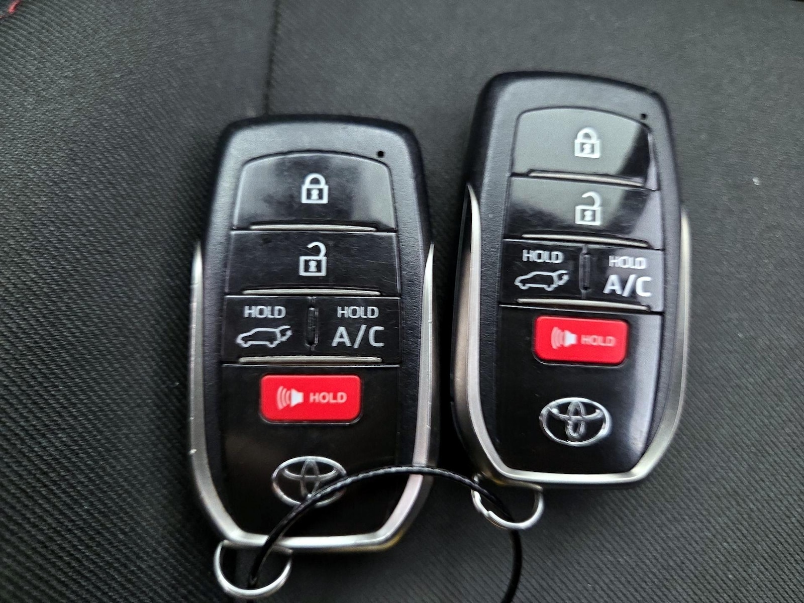 2023 Toyota RAV4 SE - Photo 24
