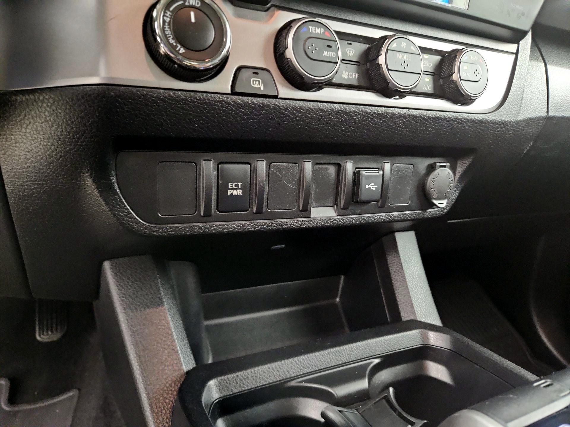 Thumbnail: 2022 Toyota Tacoma - 18