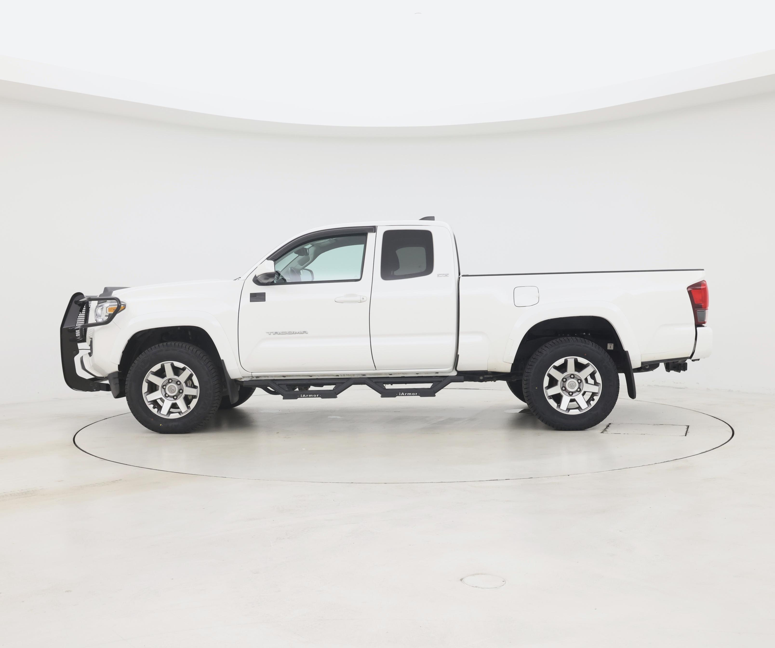 Thumbnail: 2022 Toyota Tacoma - 3
