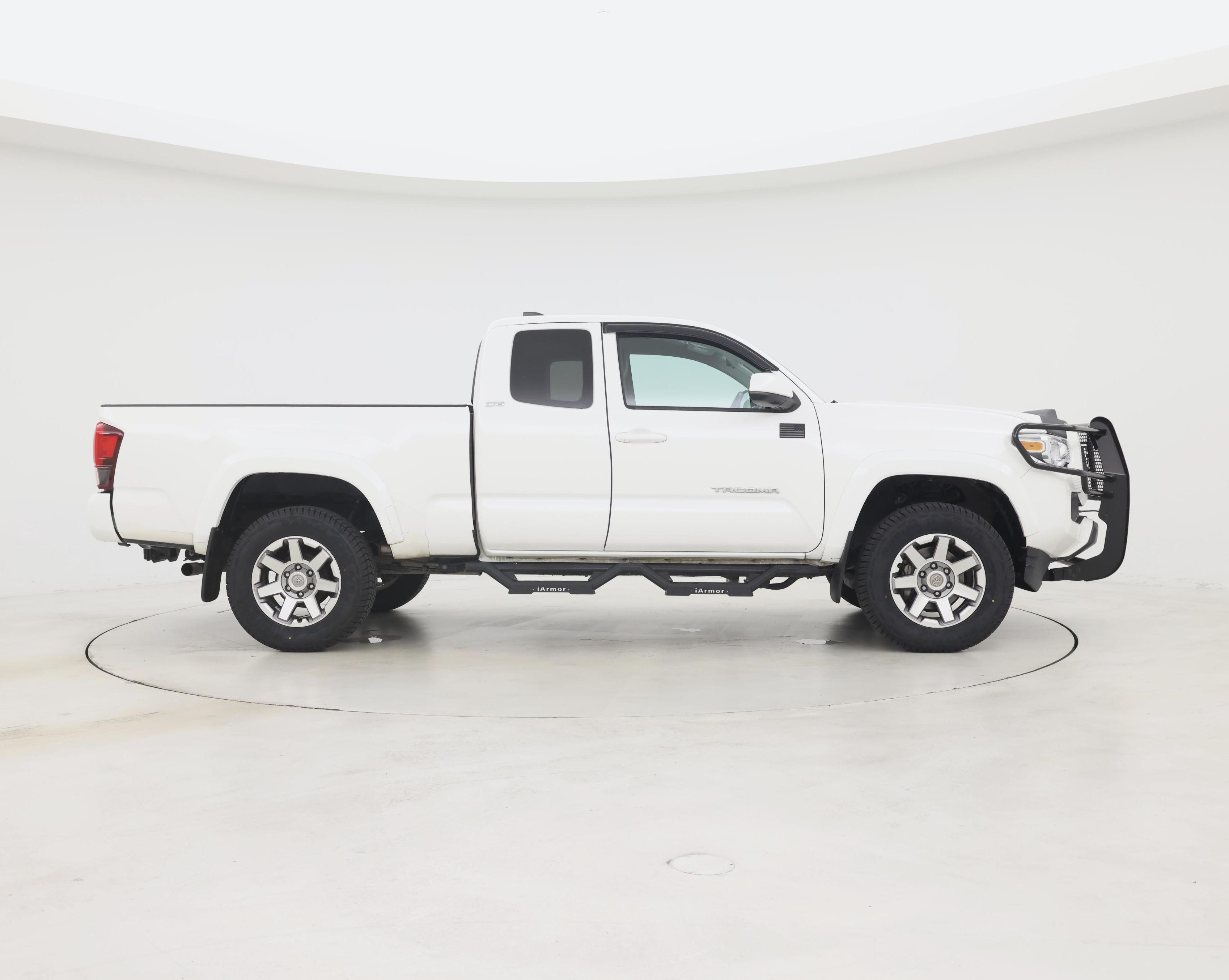 Thumbnail: 2022 Toyota Tacoma - 7