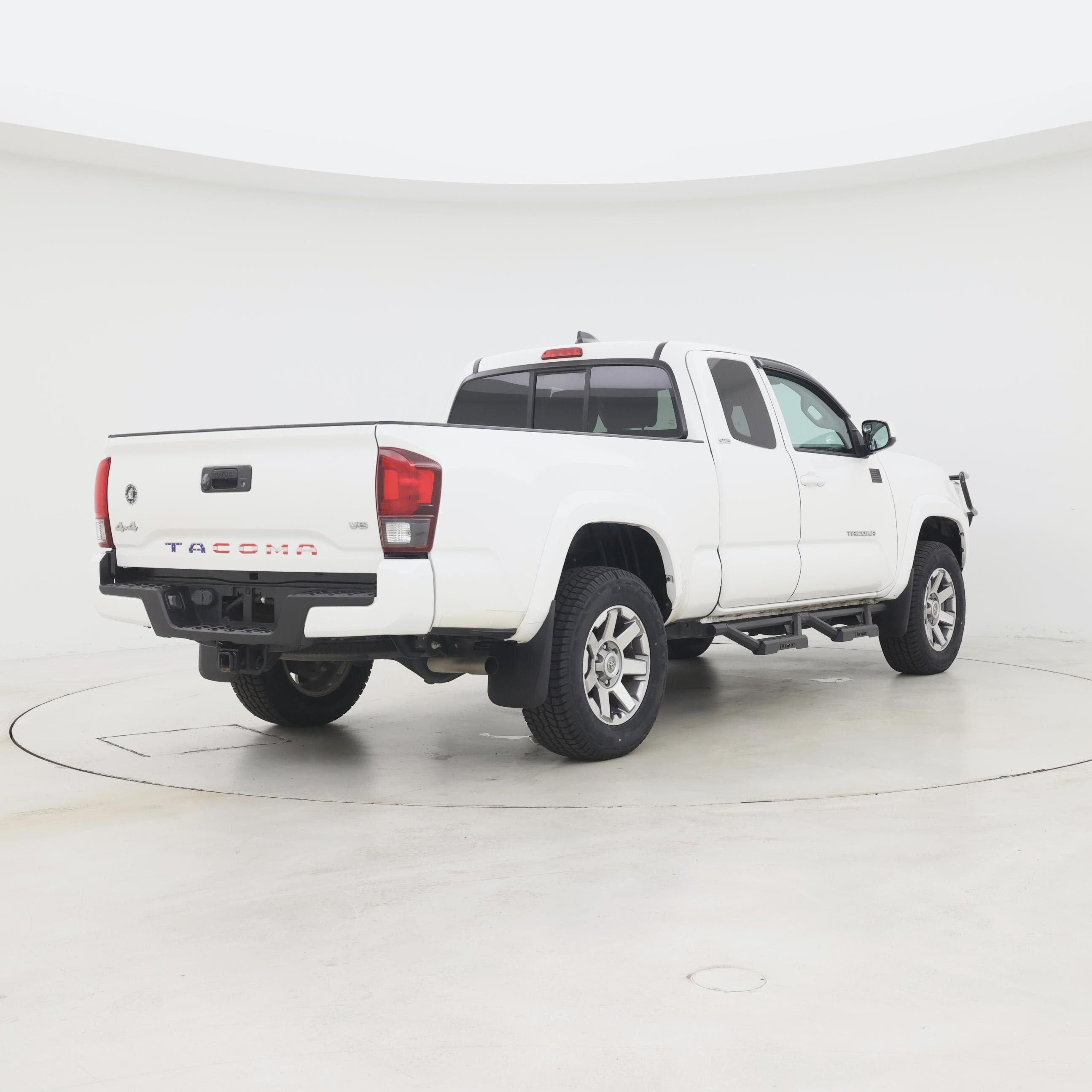Thumbnail: 2022 Toyota Tacoma - 8