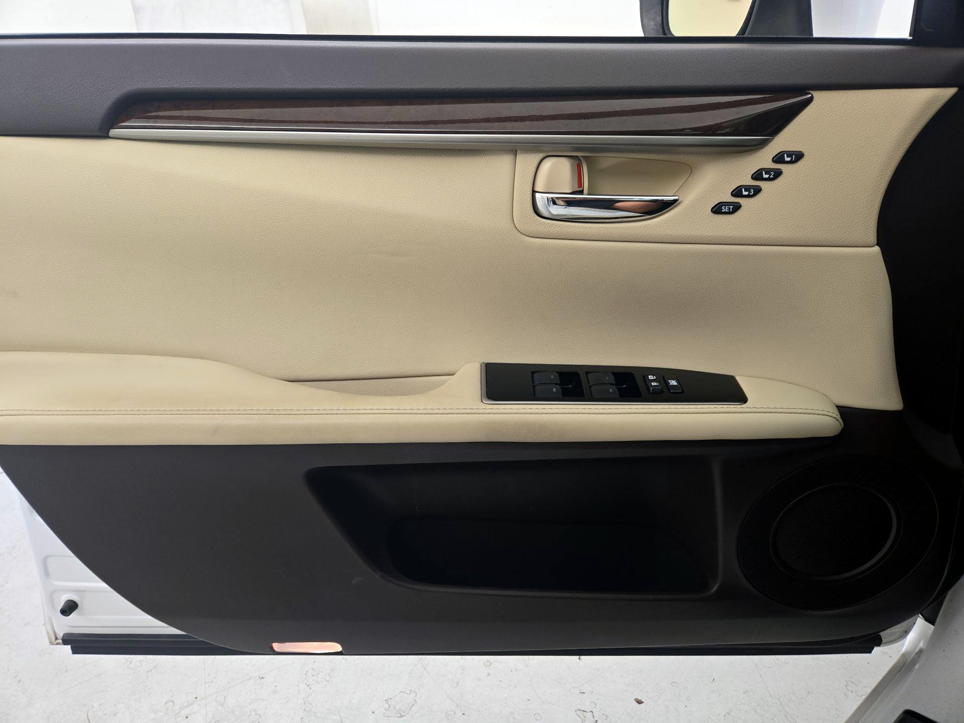 Thumbnail: 2017 Lexus ES - 12