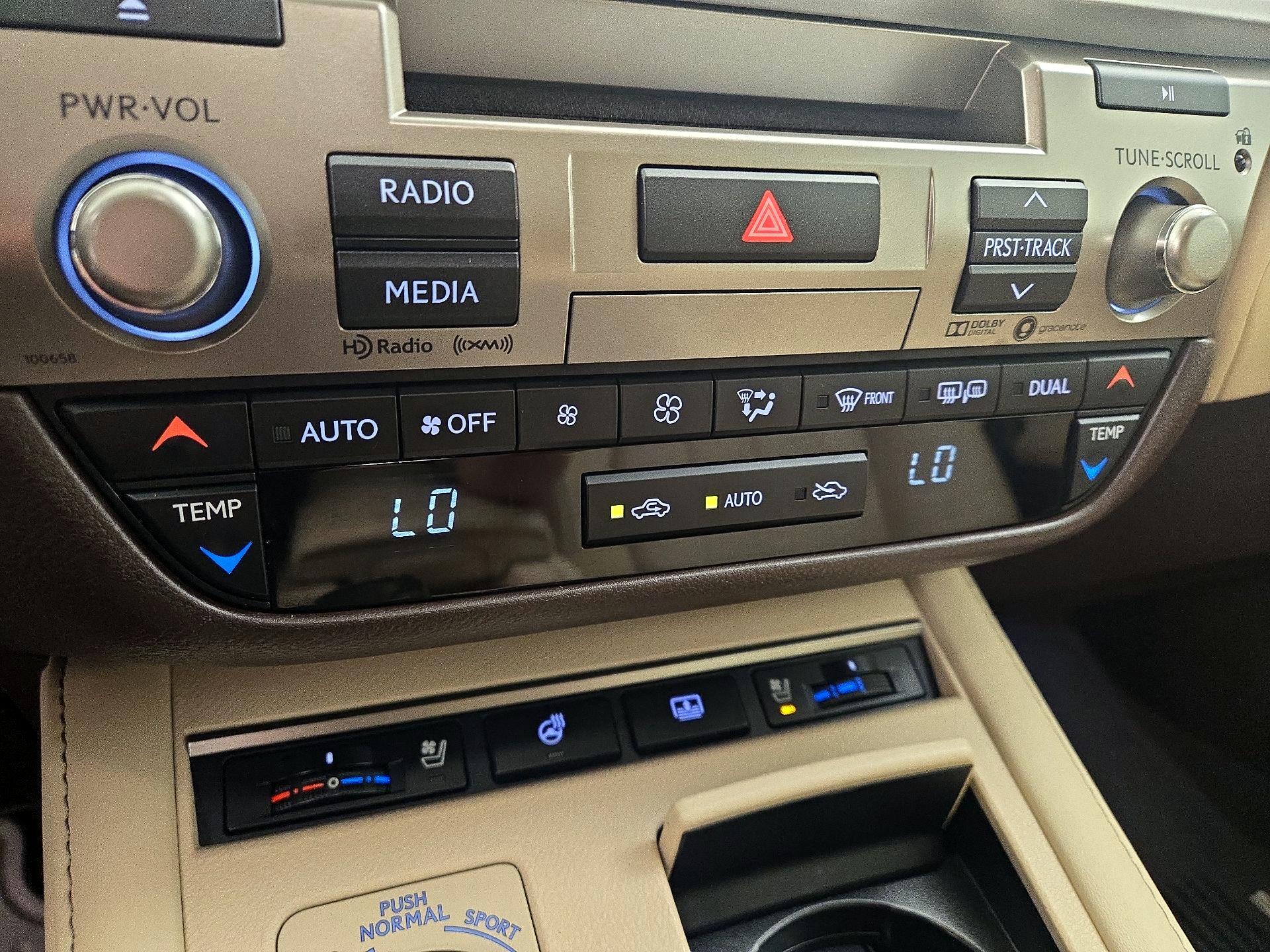 Thumbnail: 2017 Lexus ES - 17