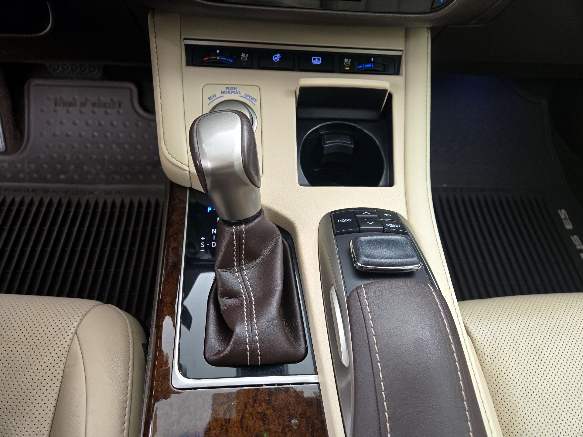 Thumbnail: 2017 Lexus ES - 18