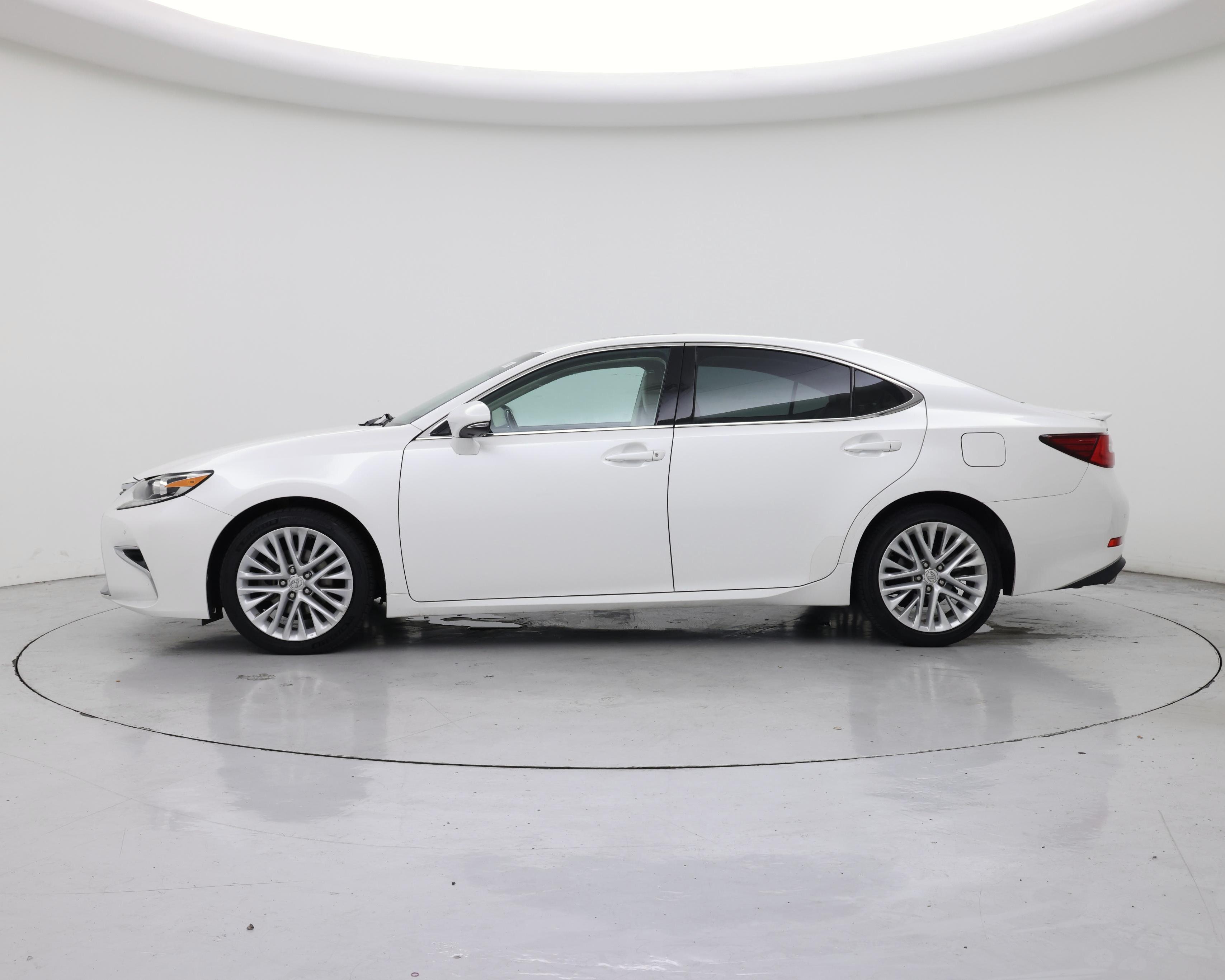 Thumbnail: 2017 Lexus ES - 3