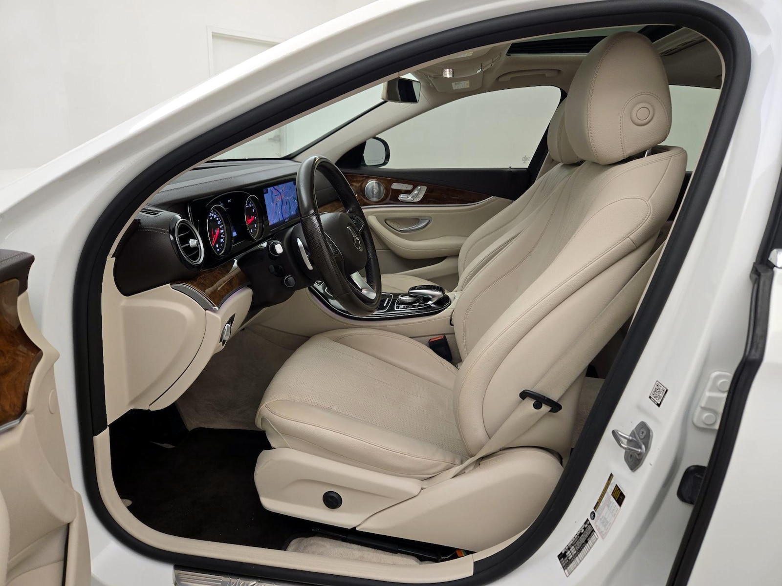2017 Mercedes-Benz E-Class E300 - Photo 12