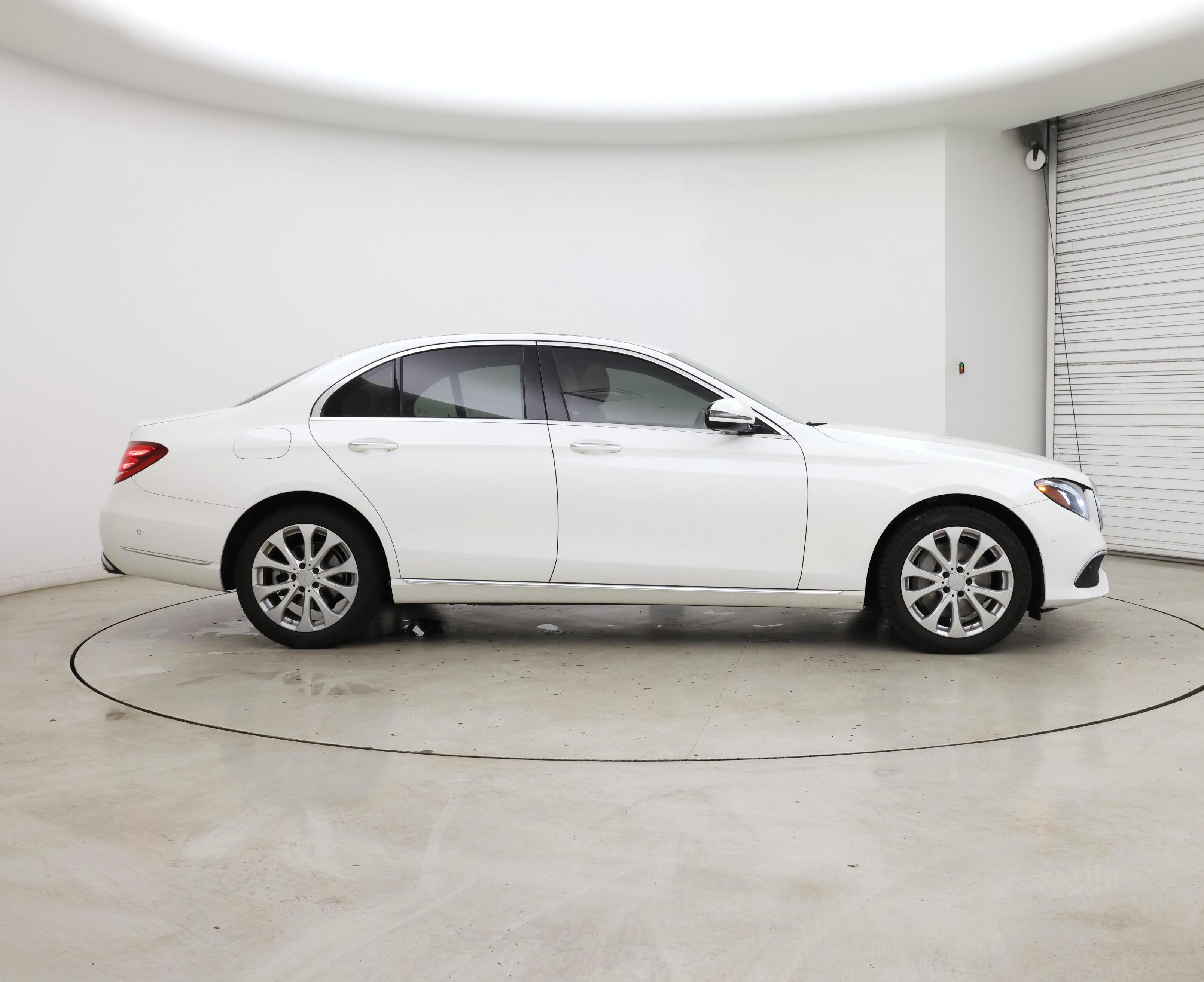Thumbnail: 2017 Mercedes-Benz E-Class - 7