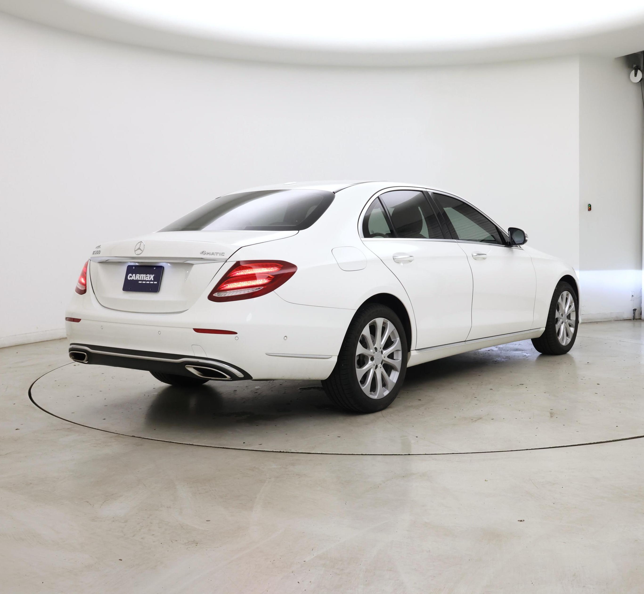Thumbnail: 2017 Mercedes-Benz E-Class - 8