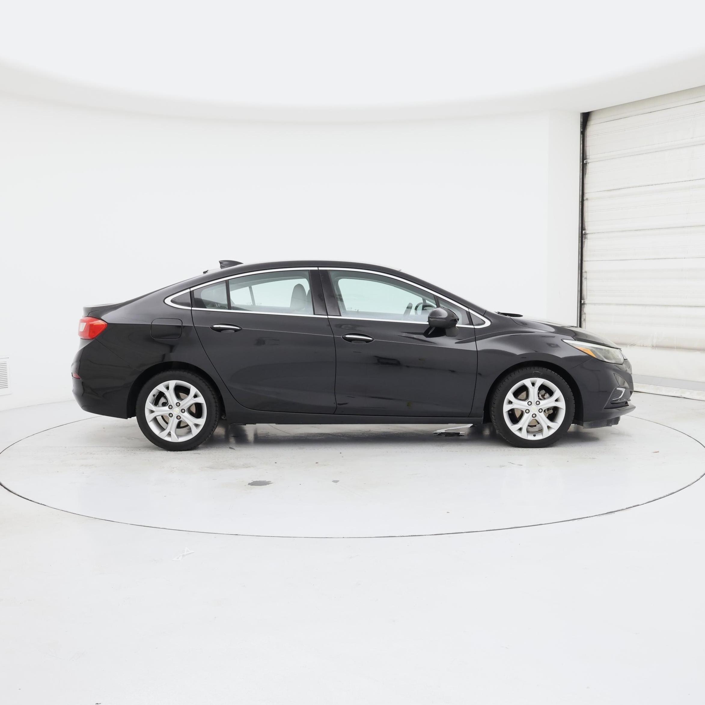 Thumbnail: 2017 Chevrolet Cruze - 7