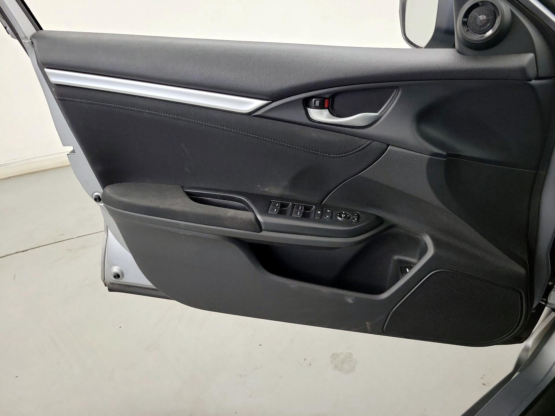 Thumbnail: 2016 Honda Civic - 12