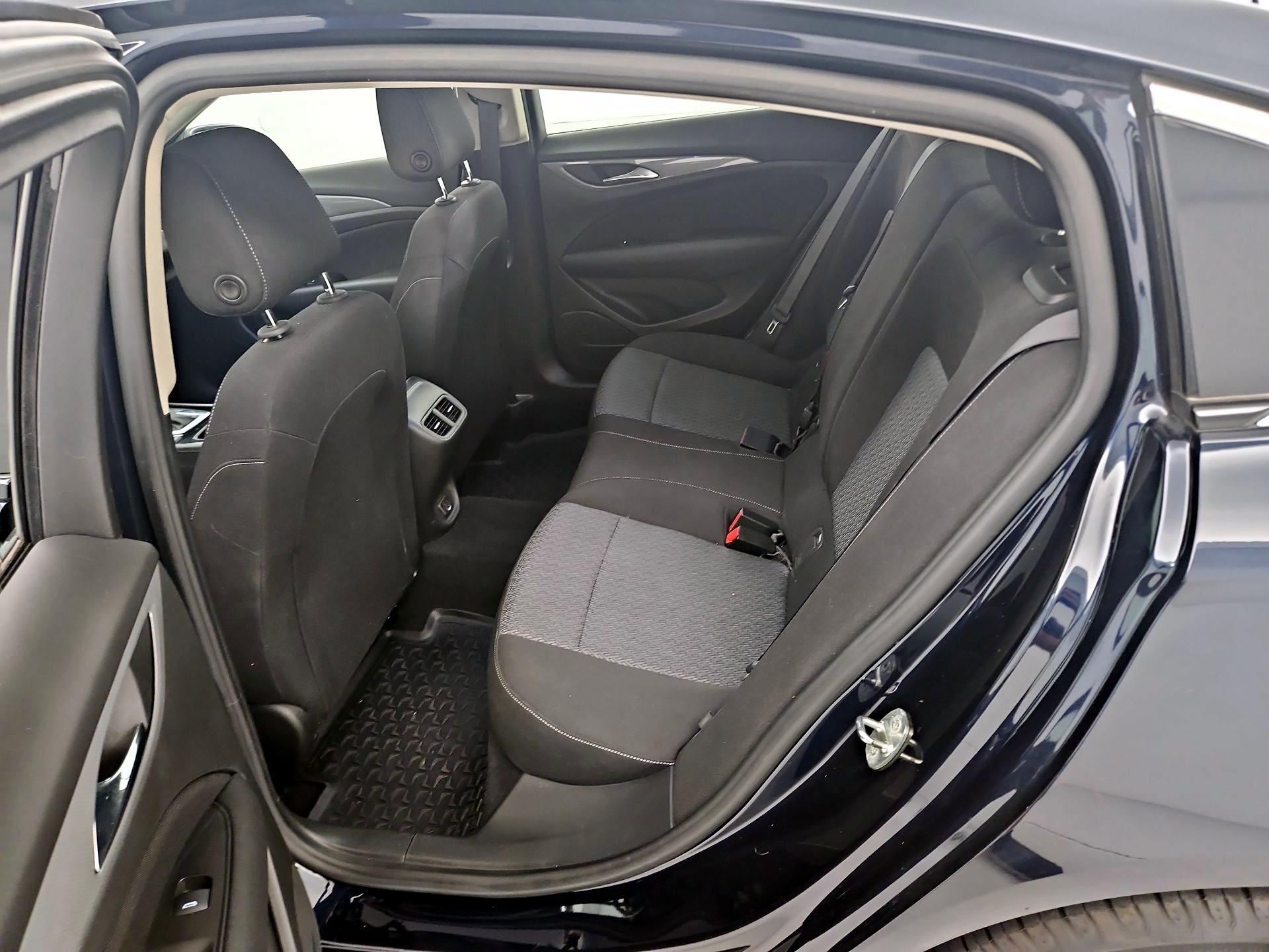 Thumbnail: 2019 Buick Regal - 19