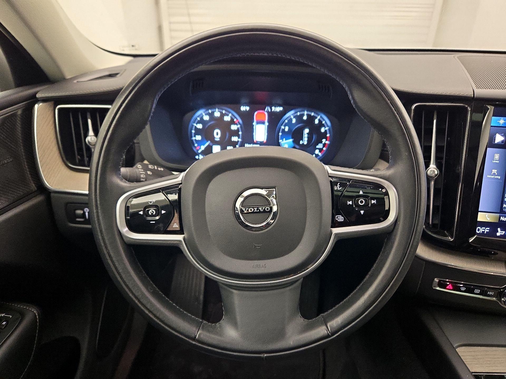 Thumbnail: 2021 Volvo XC60 - 10