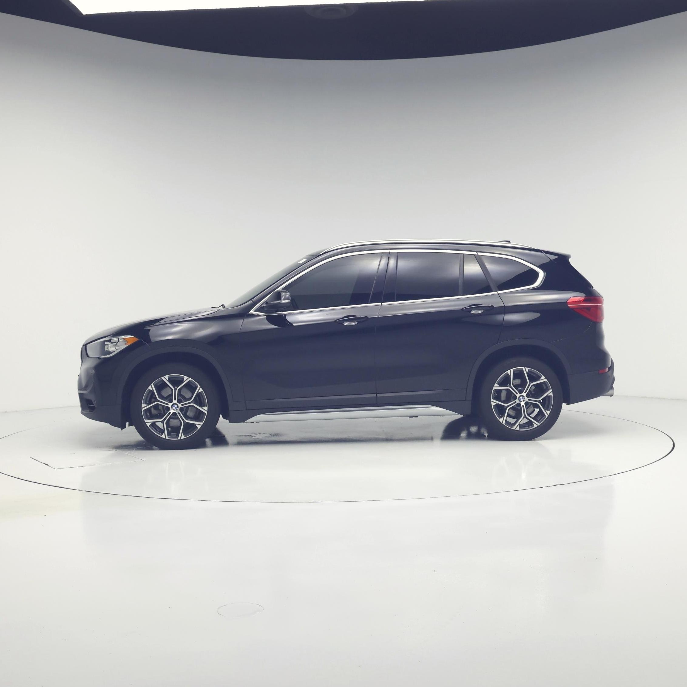 Thumbnail: 2021 BMW X1 - 3