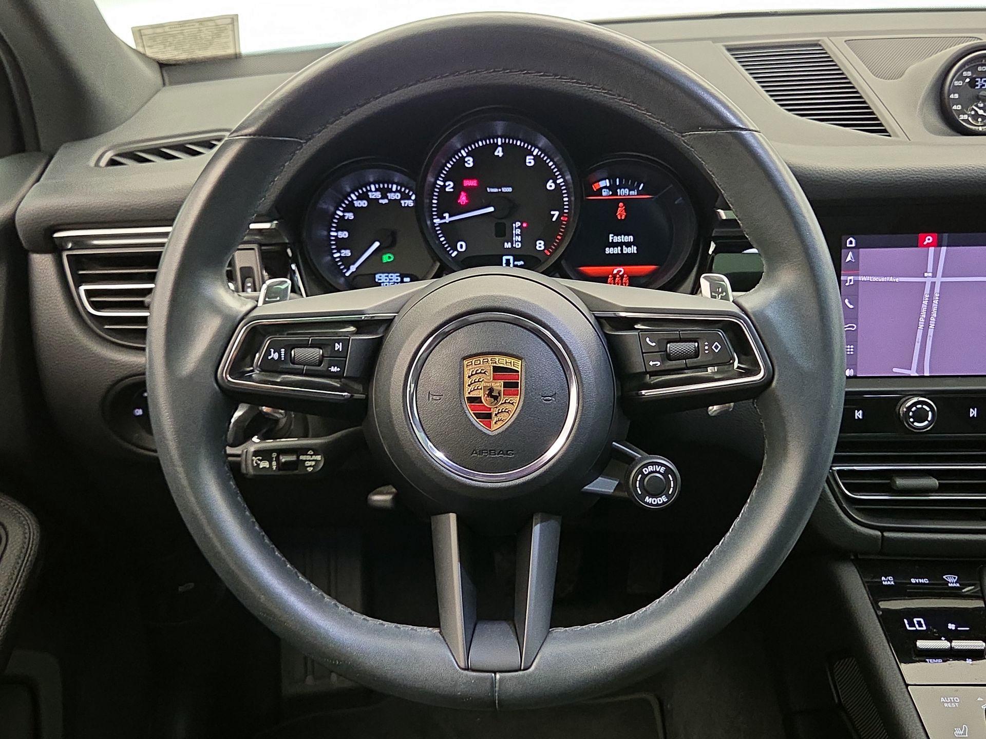 Thumbnail: 2023 Porsche Macan - 10