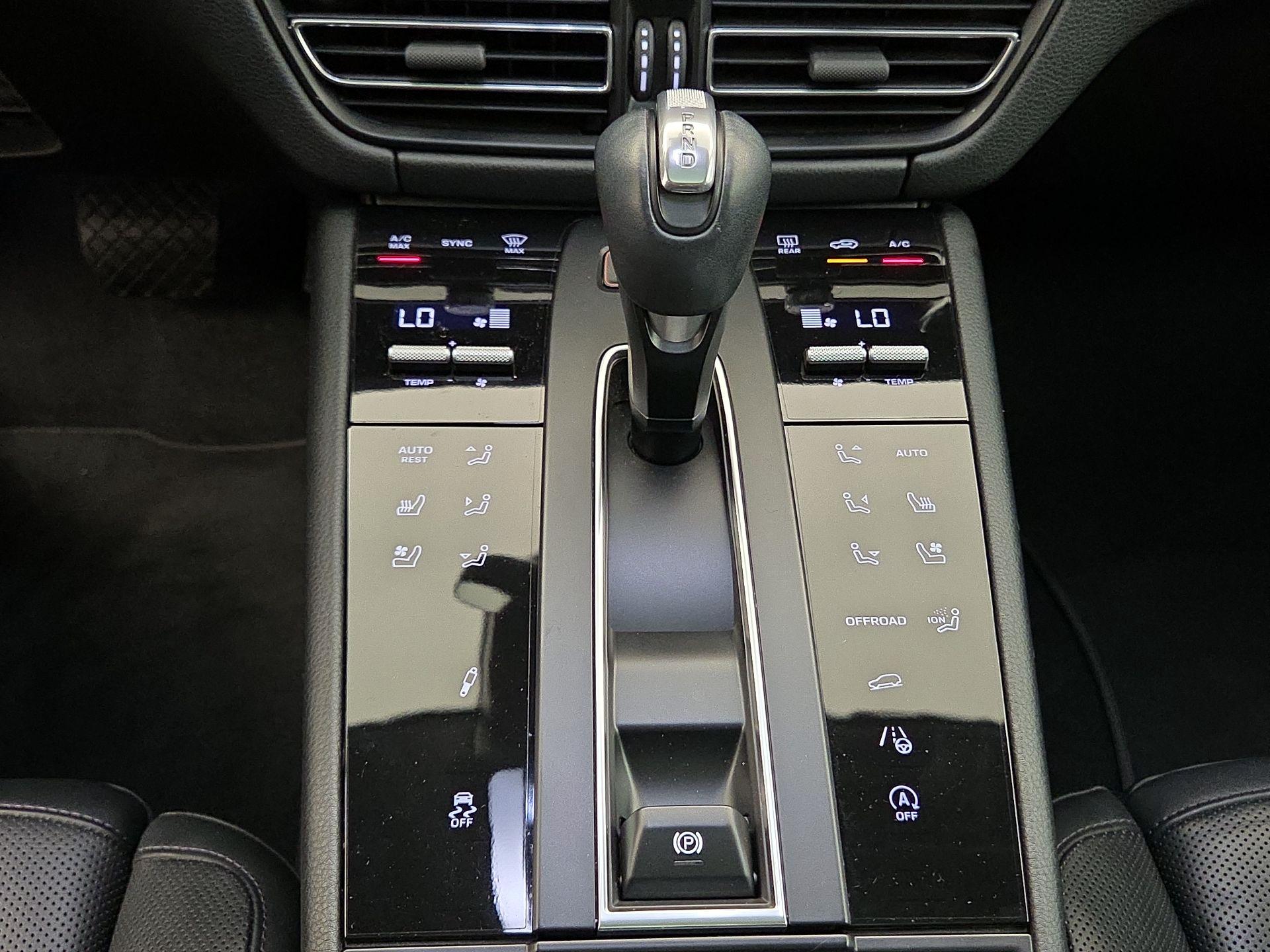 Thumbnail: 2023 Porsche Macan - 18