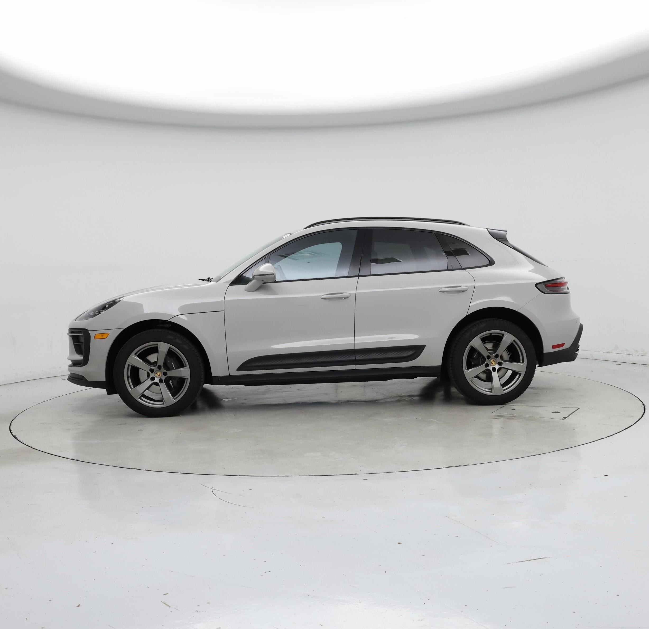 Thumbnail: 2023 Porsche Macan - 3
