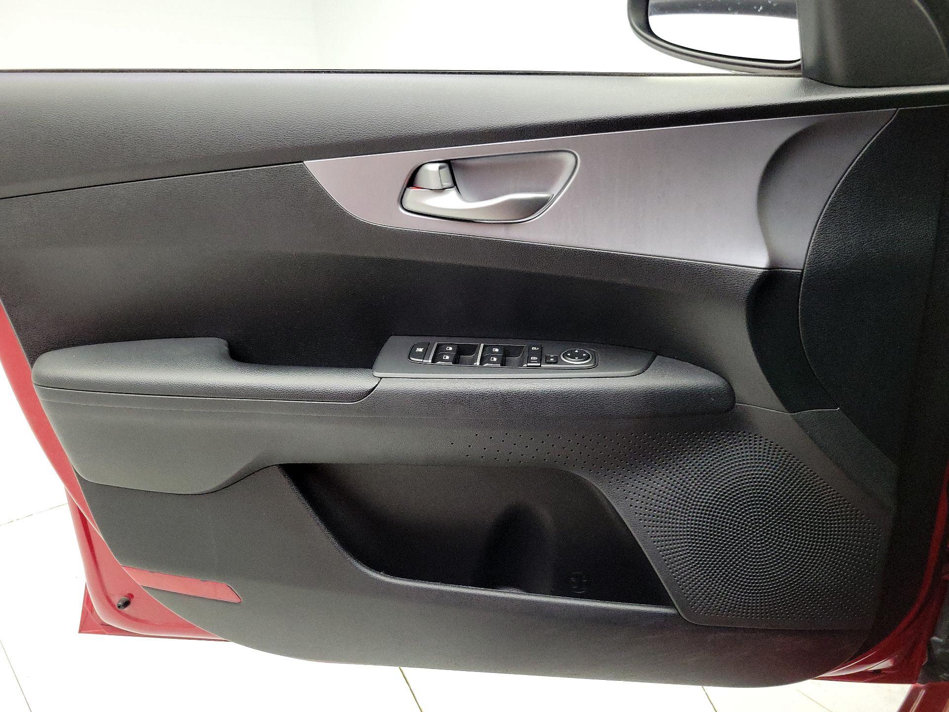 Thumbnail: 2023 Kia Forte - 12