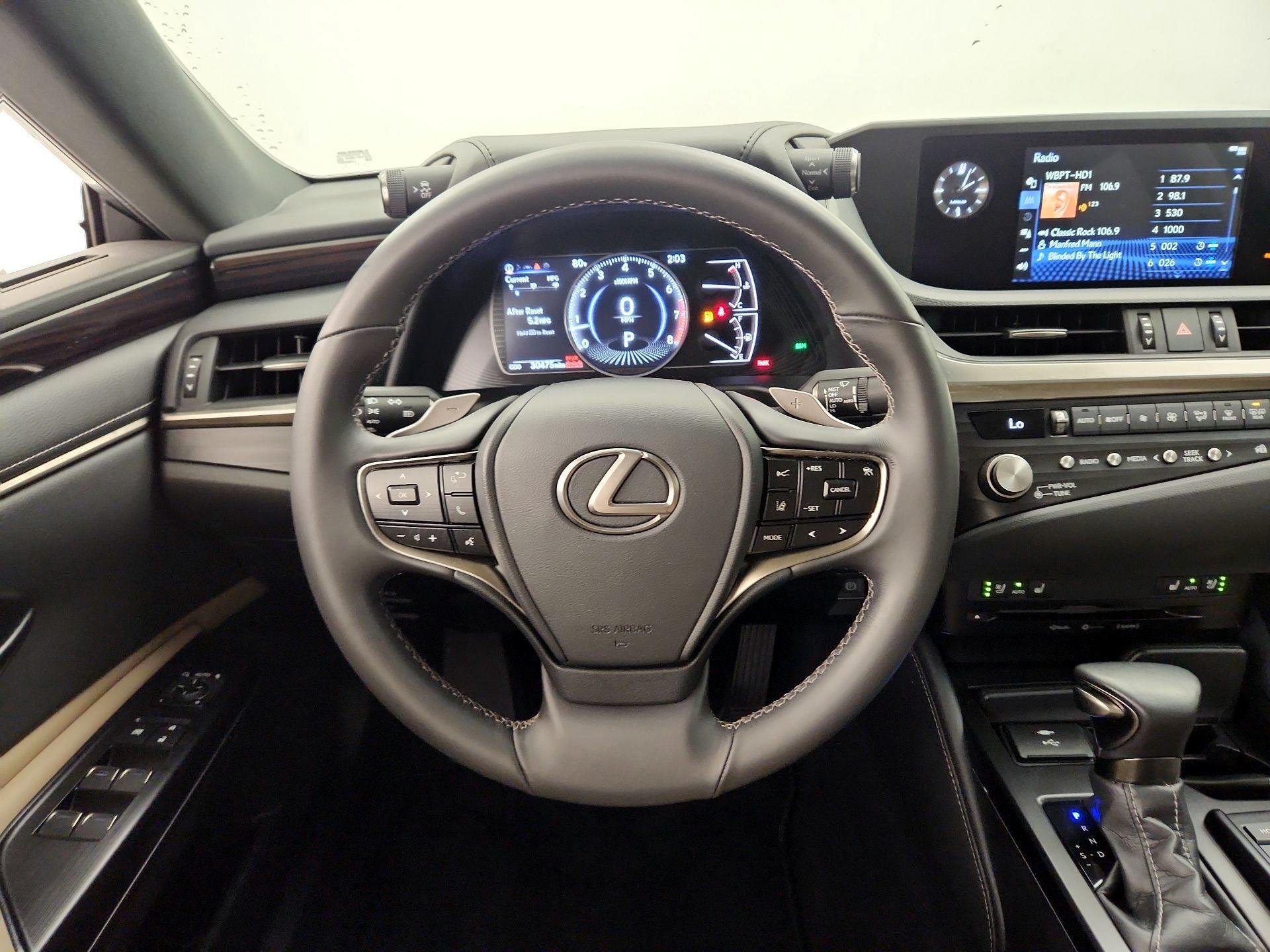 Thumbnail: 2021 Lexus ES - 10