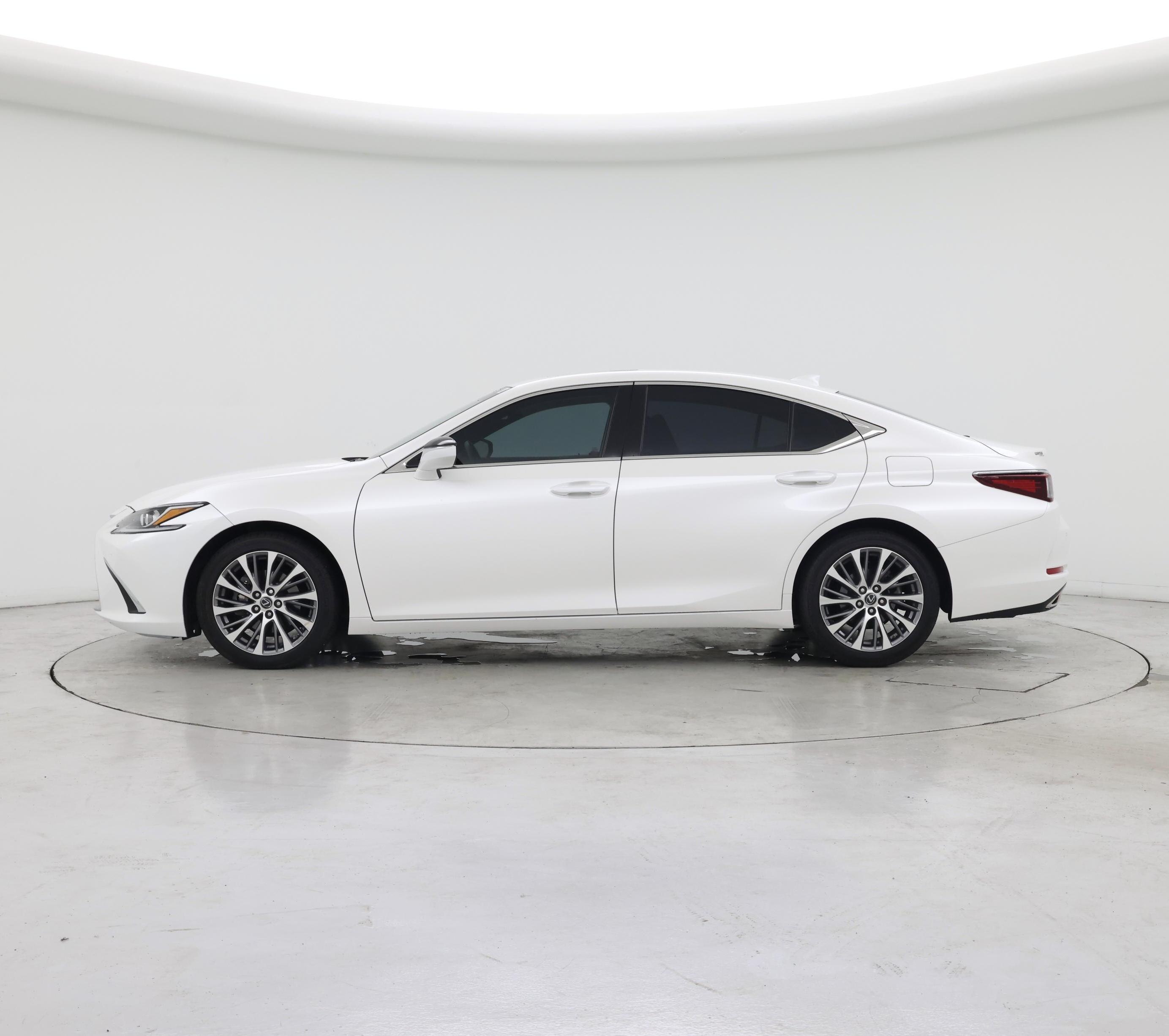Thumbnail: 2021 Lexus ES - 3