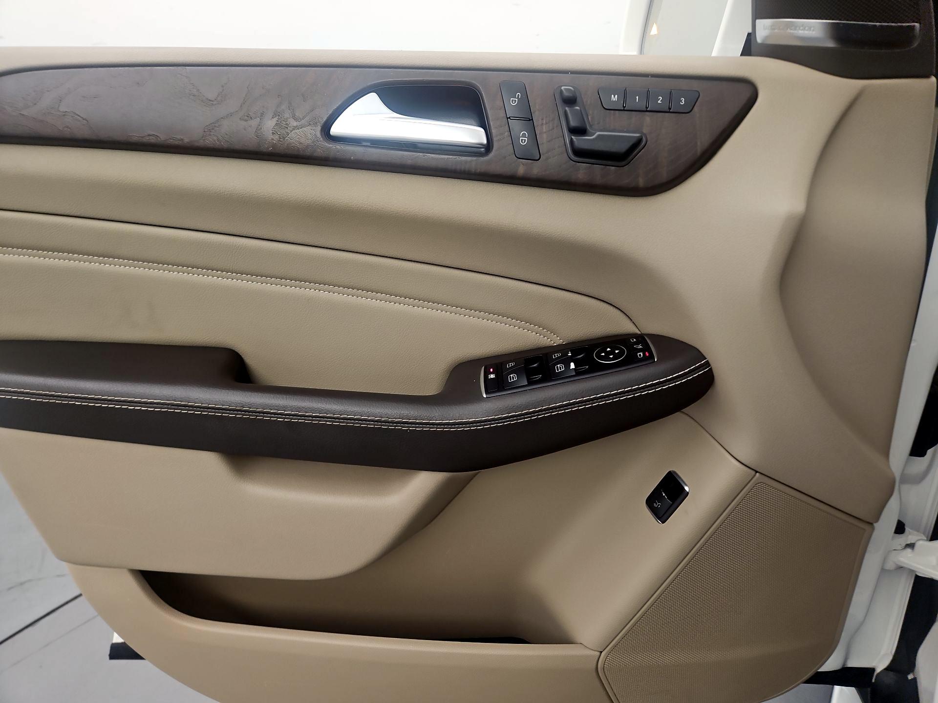 Thumbnail: 2015 Mercedes-Benz M-Class - 12