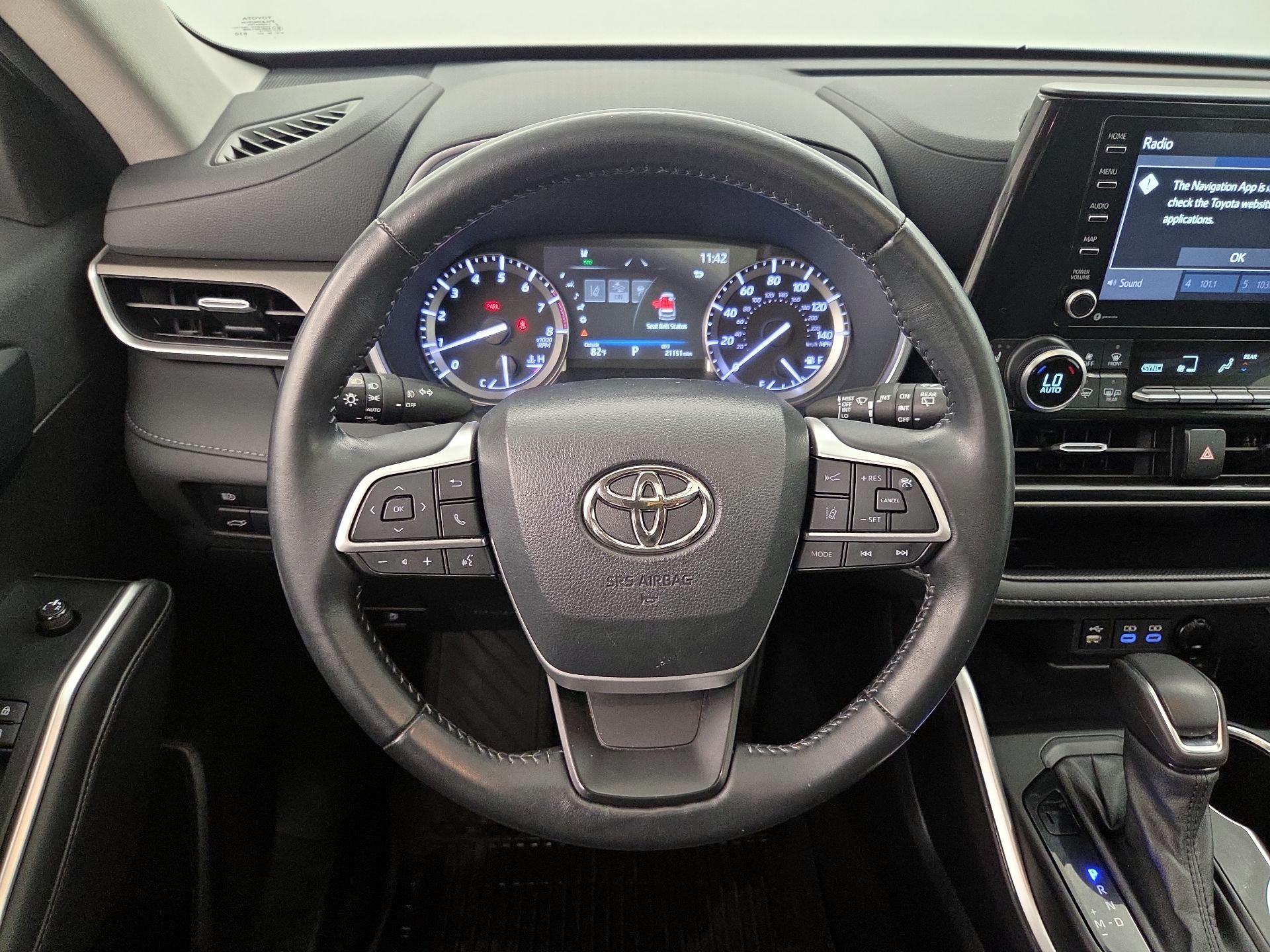 Thumbnail: 2022 Toyota Highlander - 10