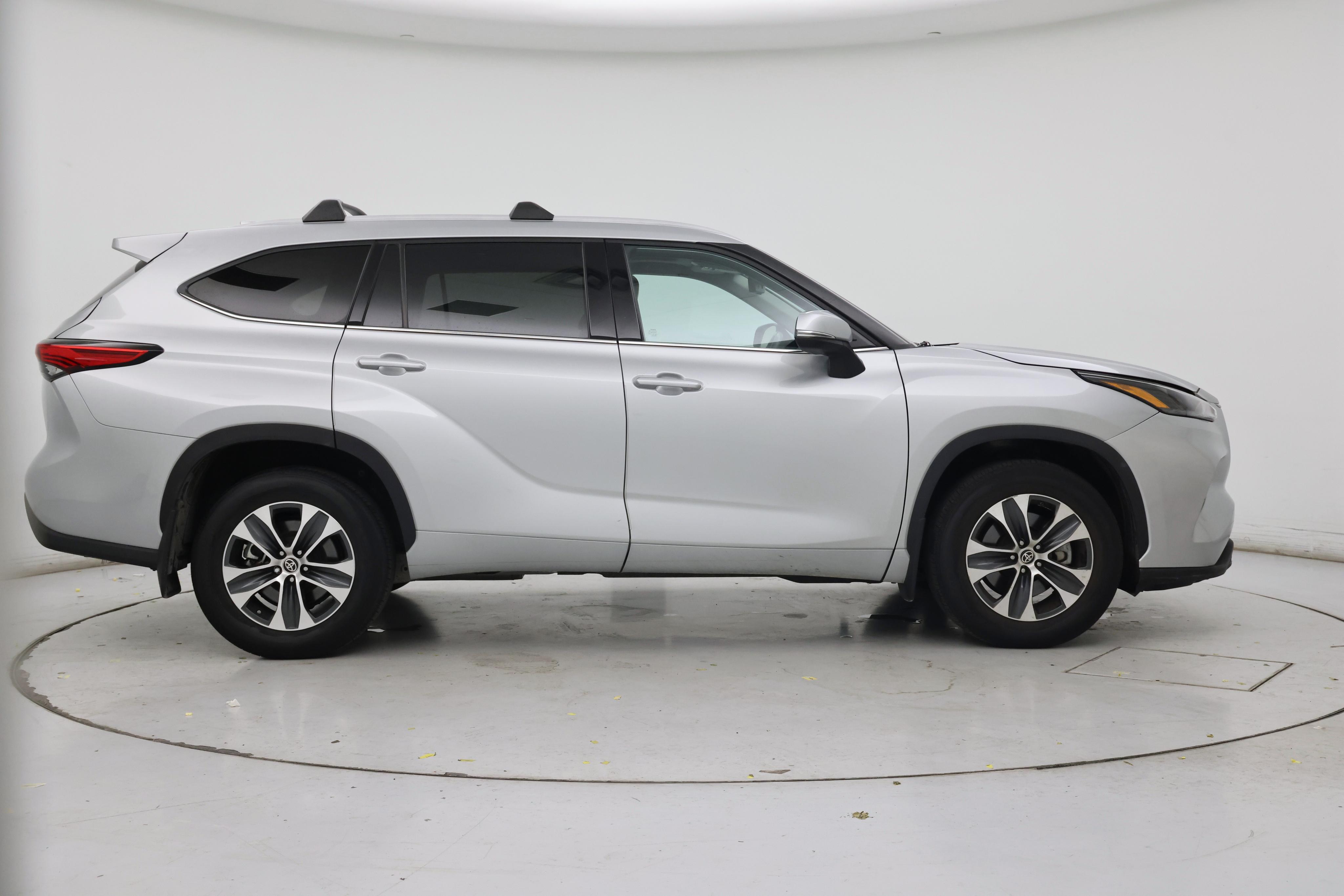 Thumbnail: 2022 Toyota Highlander - 7