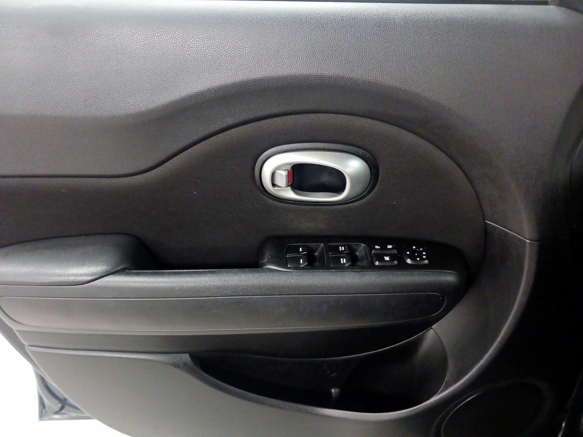 Thumbnail: 2015 Kia Soul - 12